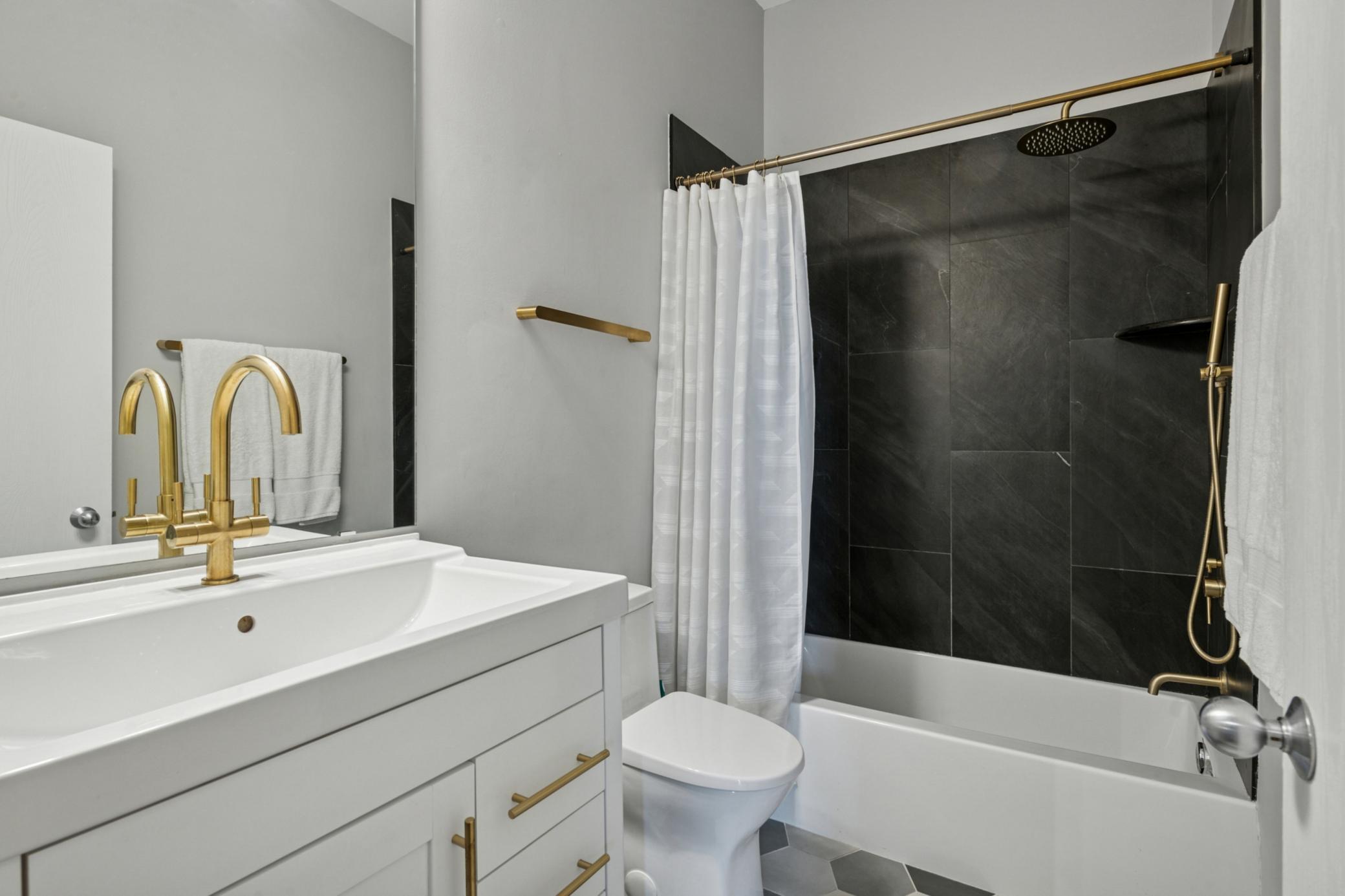 215 7th Street NE Unit: 209