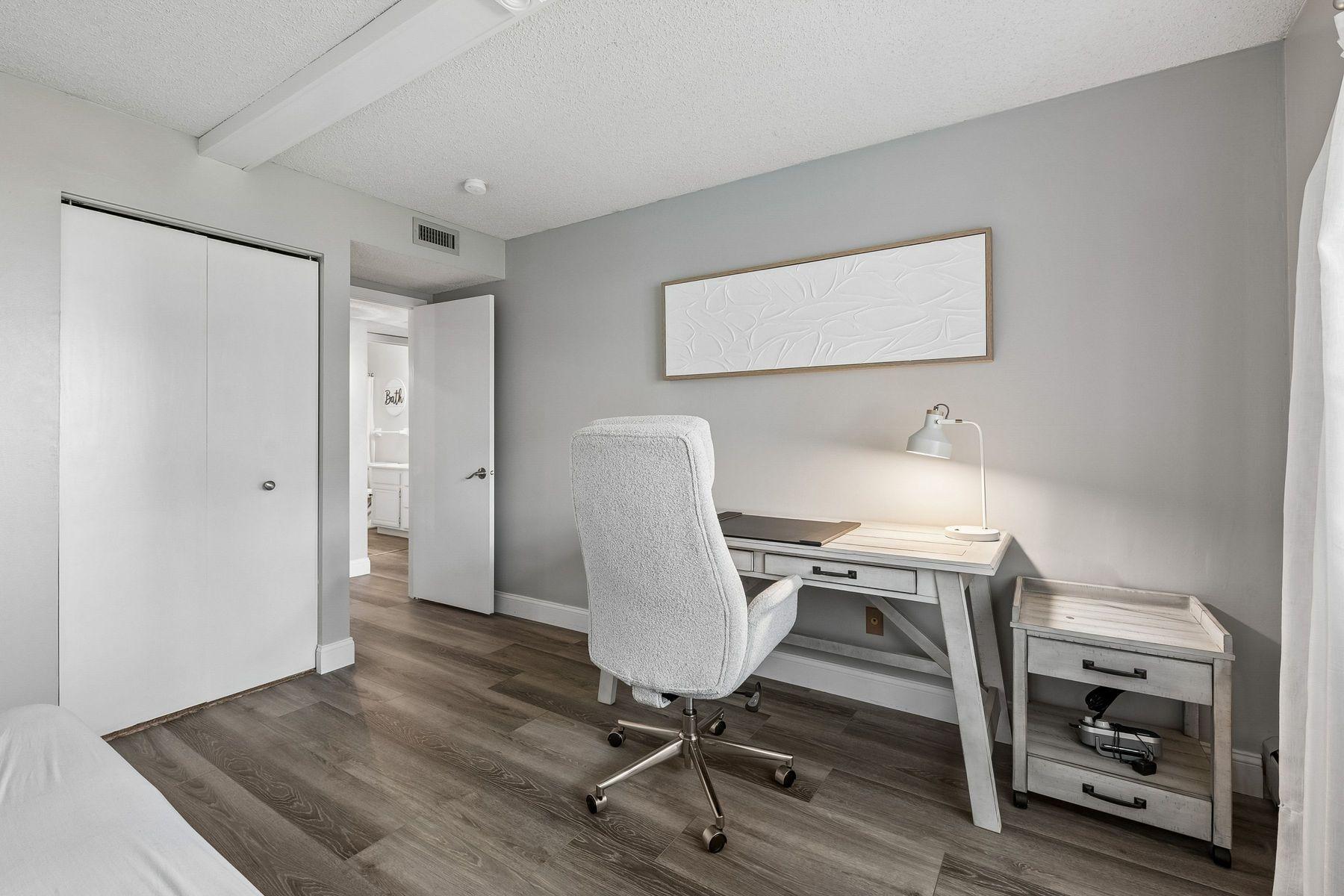 10540 43rd Avenue N Unit: 103