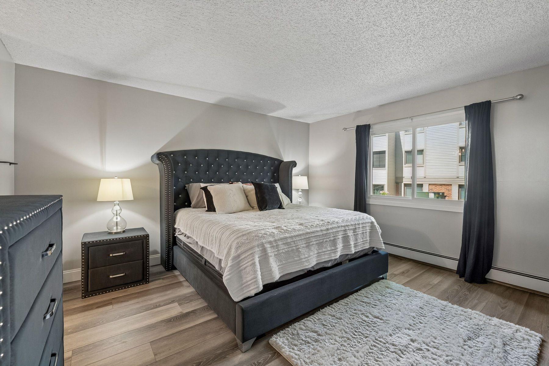 10540 43rd Avenue N Unit: 103