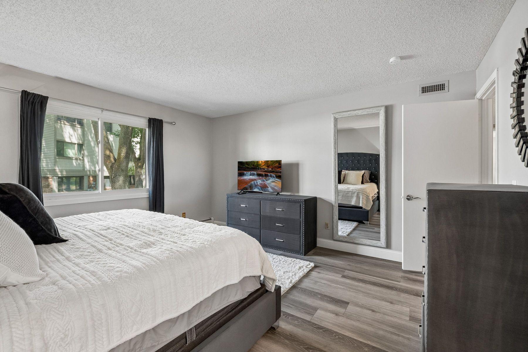 10540 43rd Avenue N Unit: 103