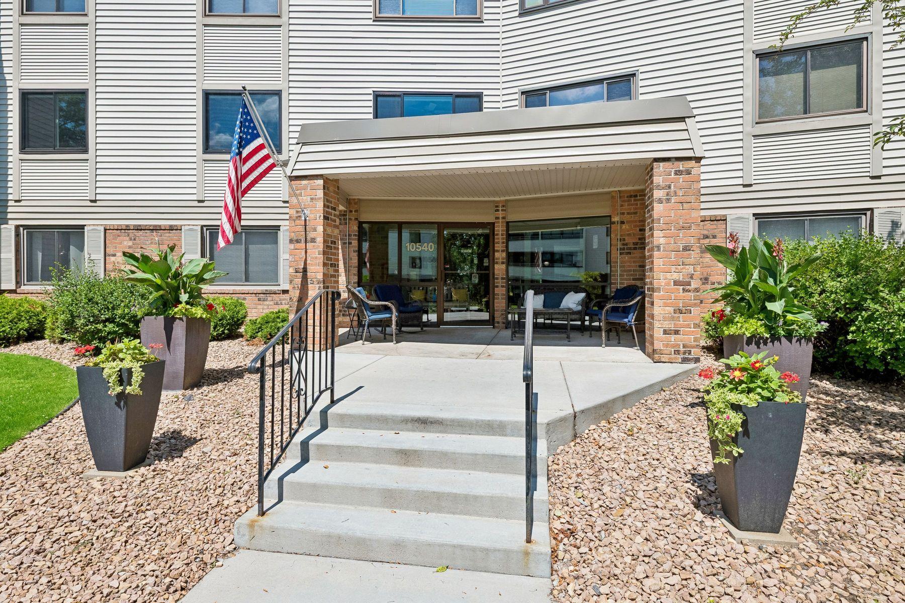 10540 43rd Avenue N Unit: 103