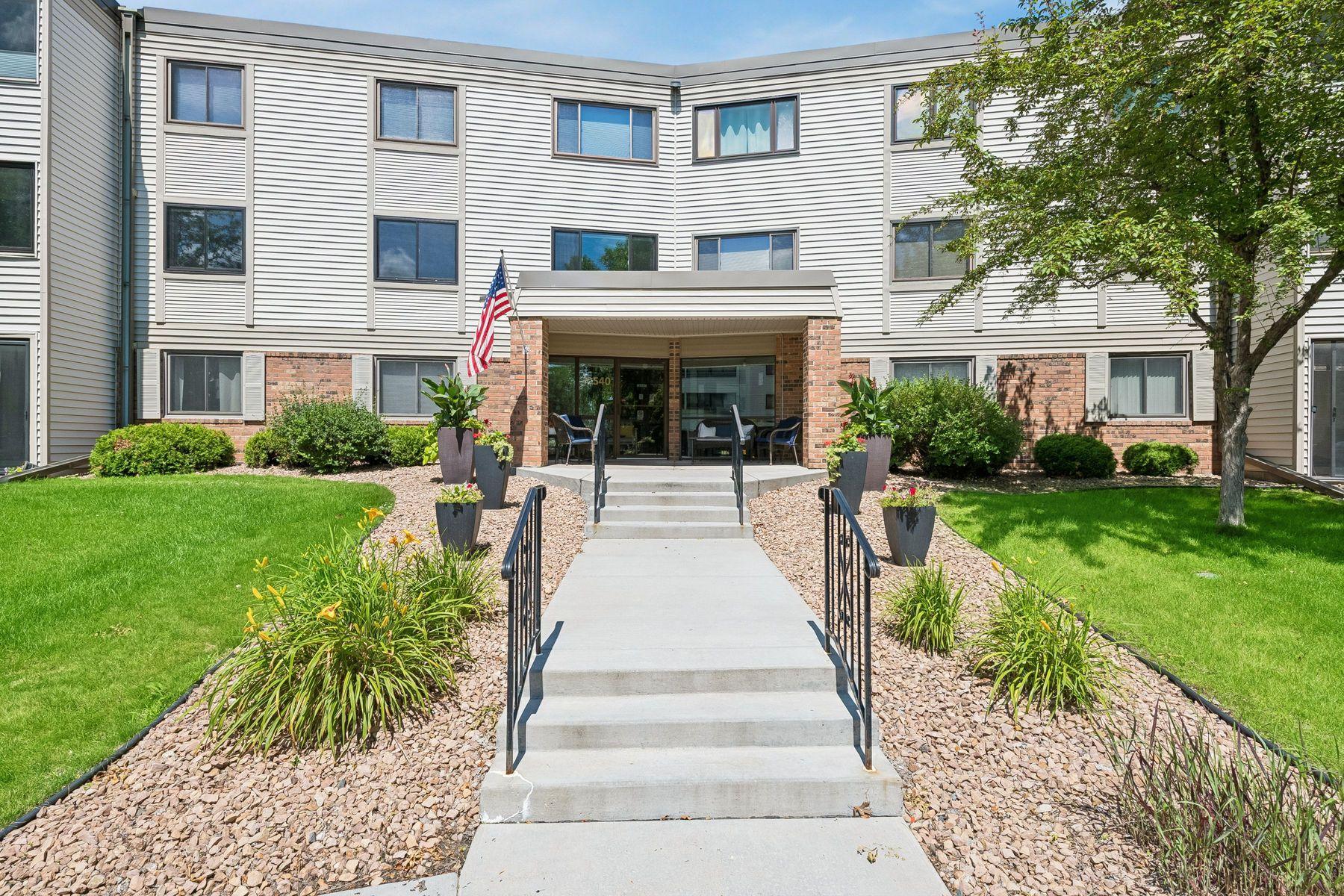 10540 43rd Avenue N Unit: 103