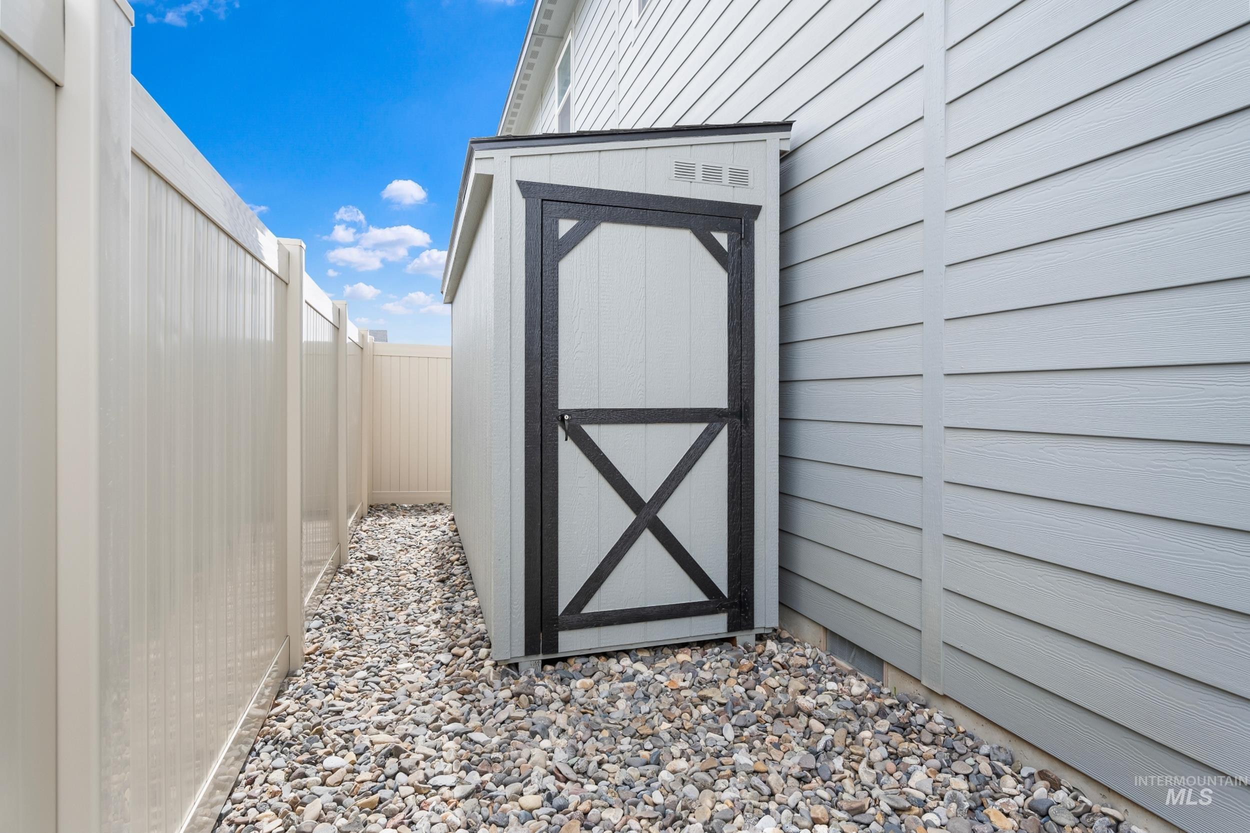 1498 W Cub River Drive