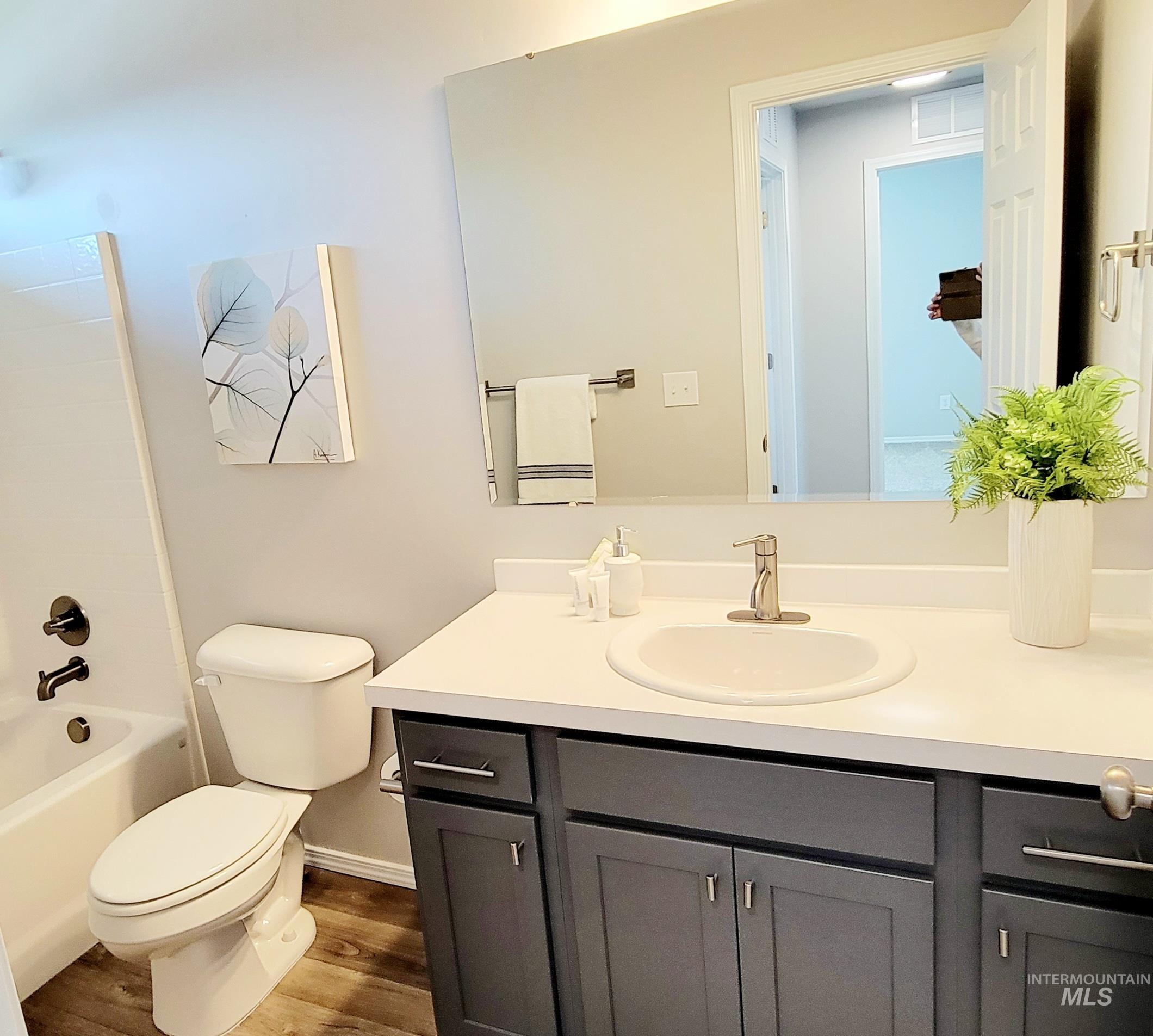 1498 W Cub River Drive