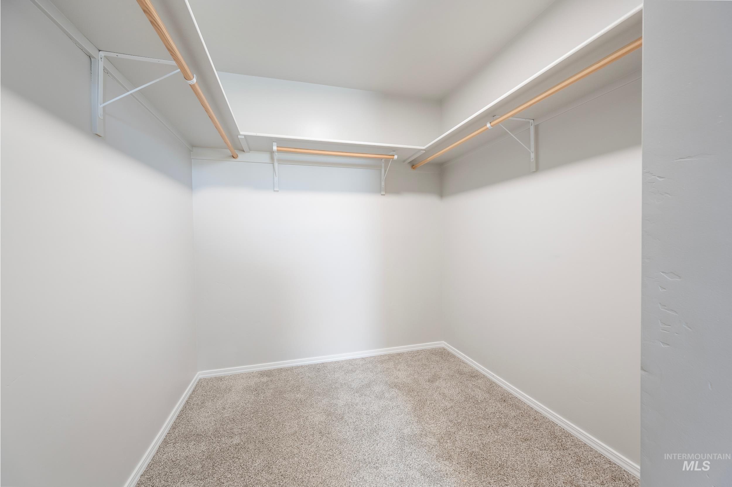 1498 W Cub River Drive