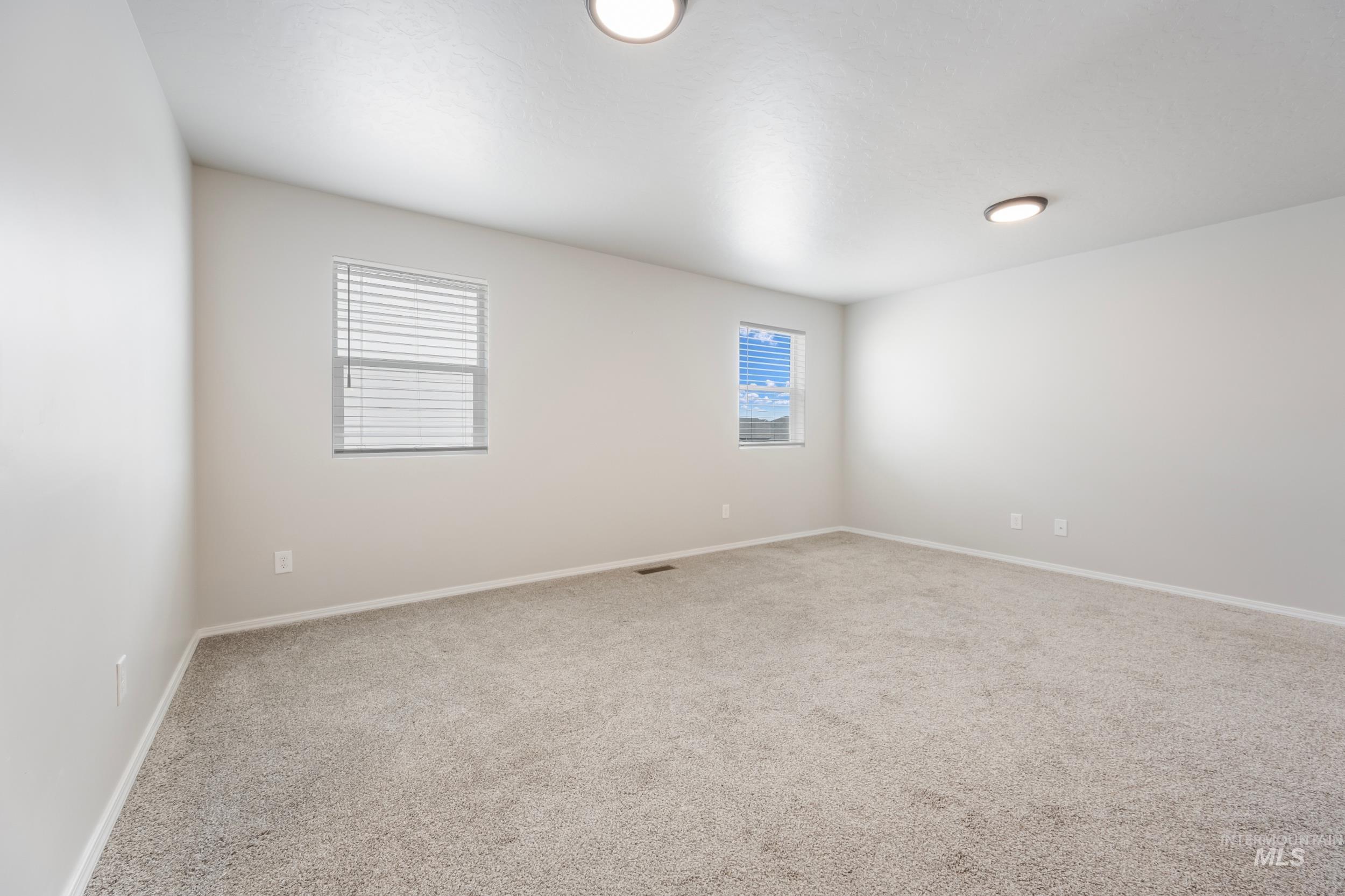 1498 W Cub River Drive