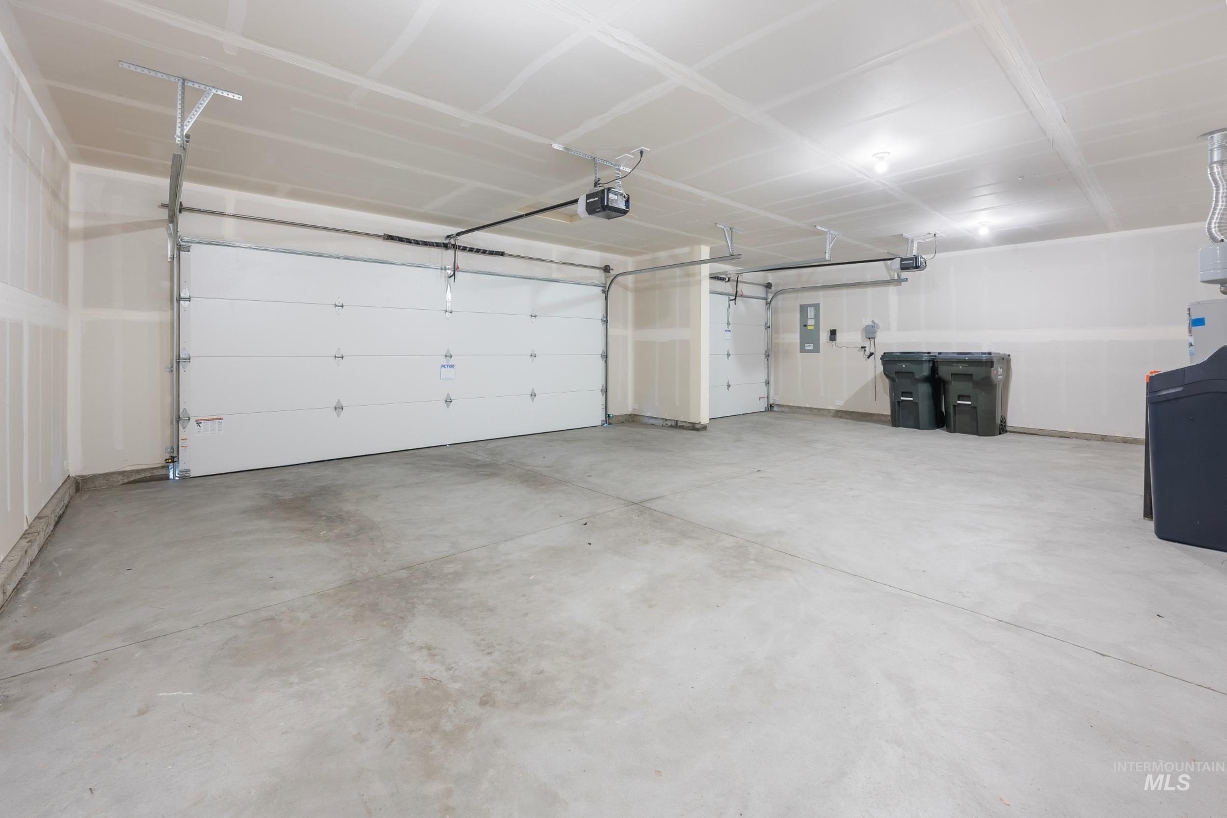 1498 W Cub River Drive