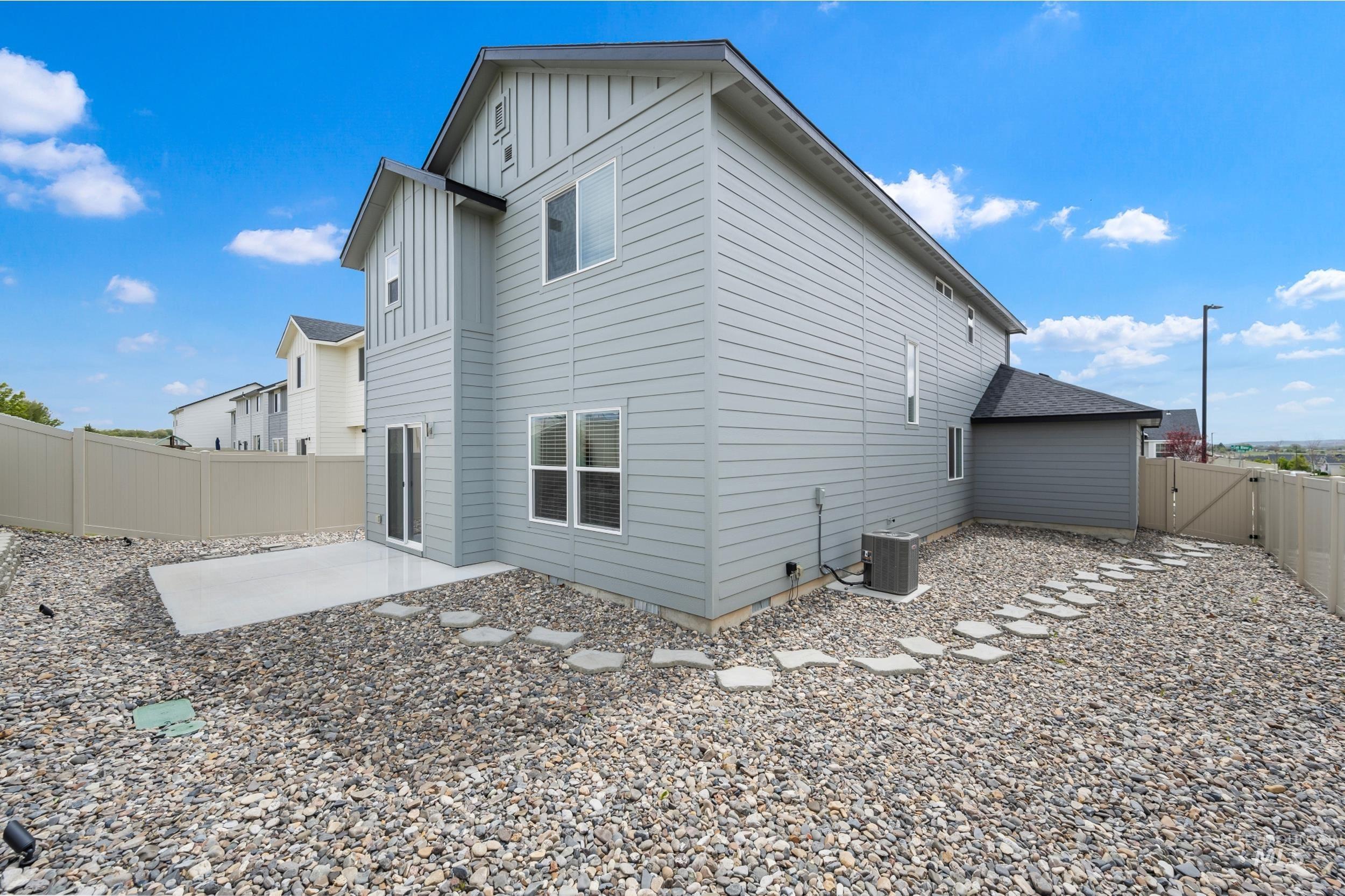 1498 W Cub River Drive