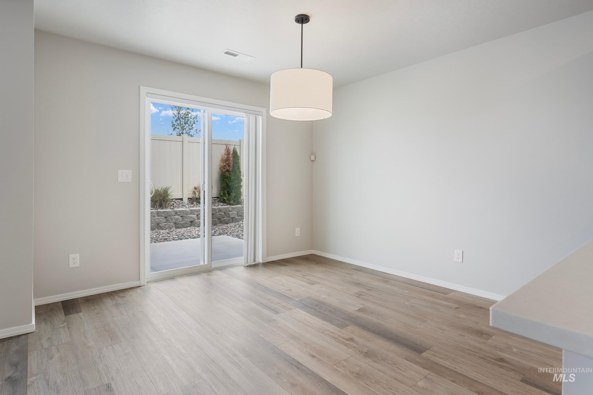 1498 W Cub River Drive