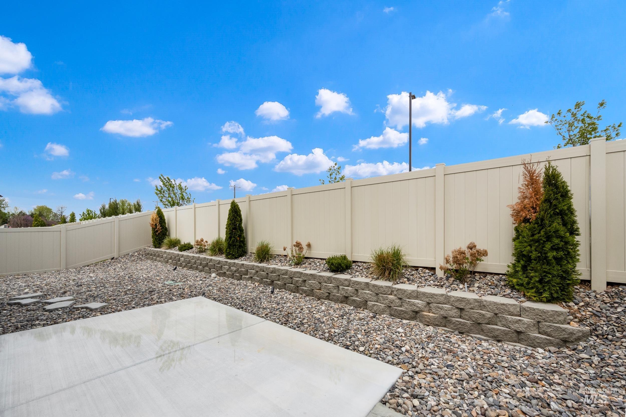 1498 W Cub River Drive