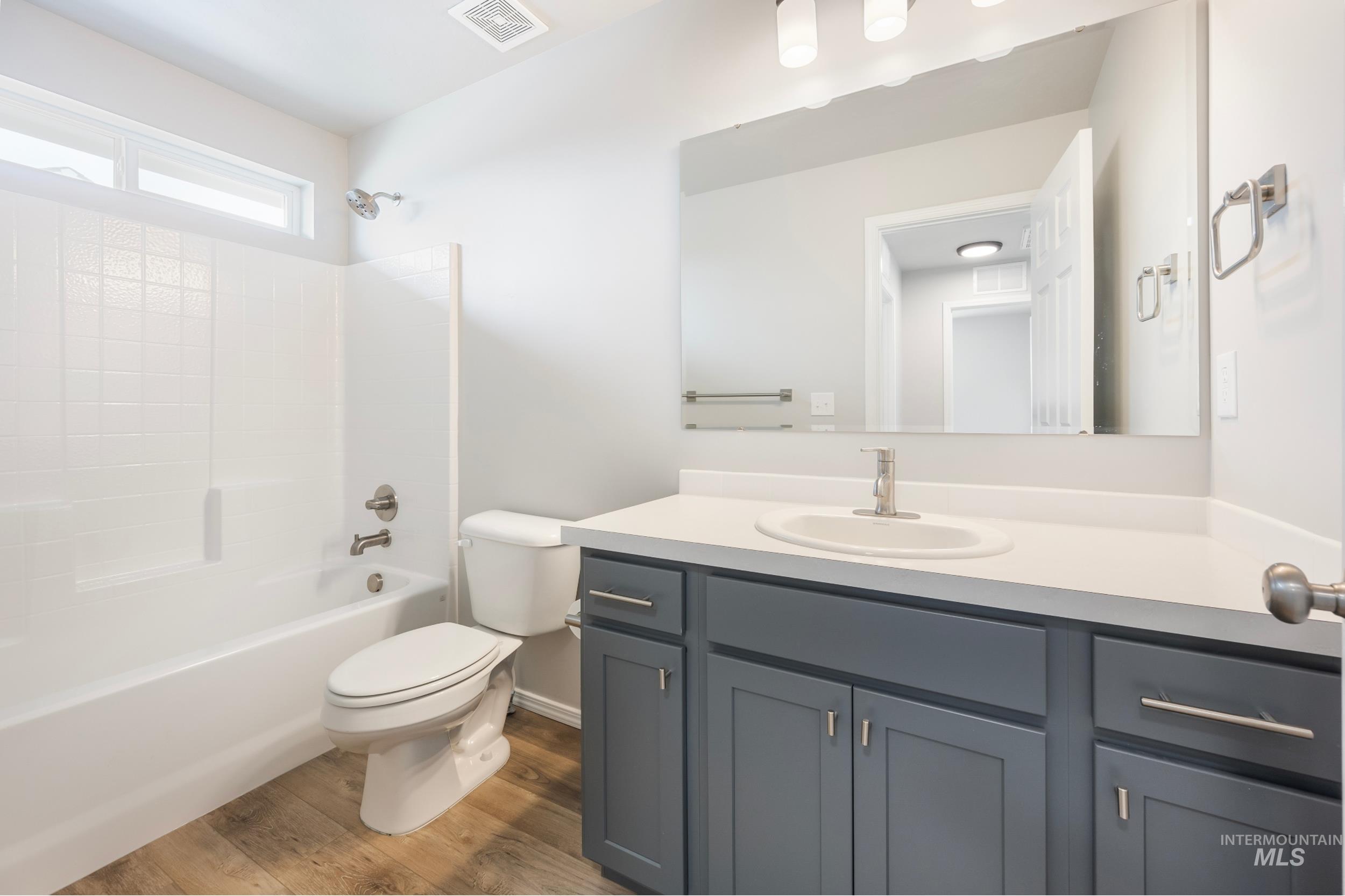 1498 W Cub River Drive