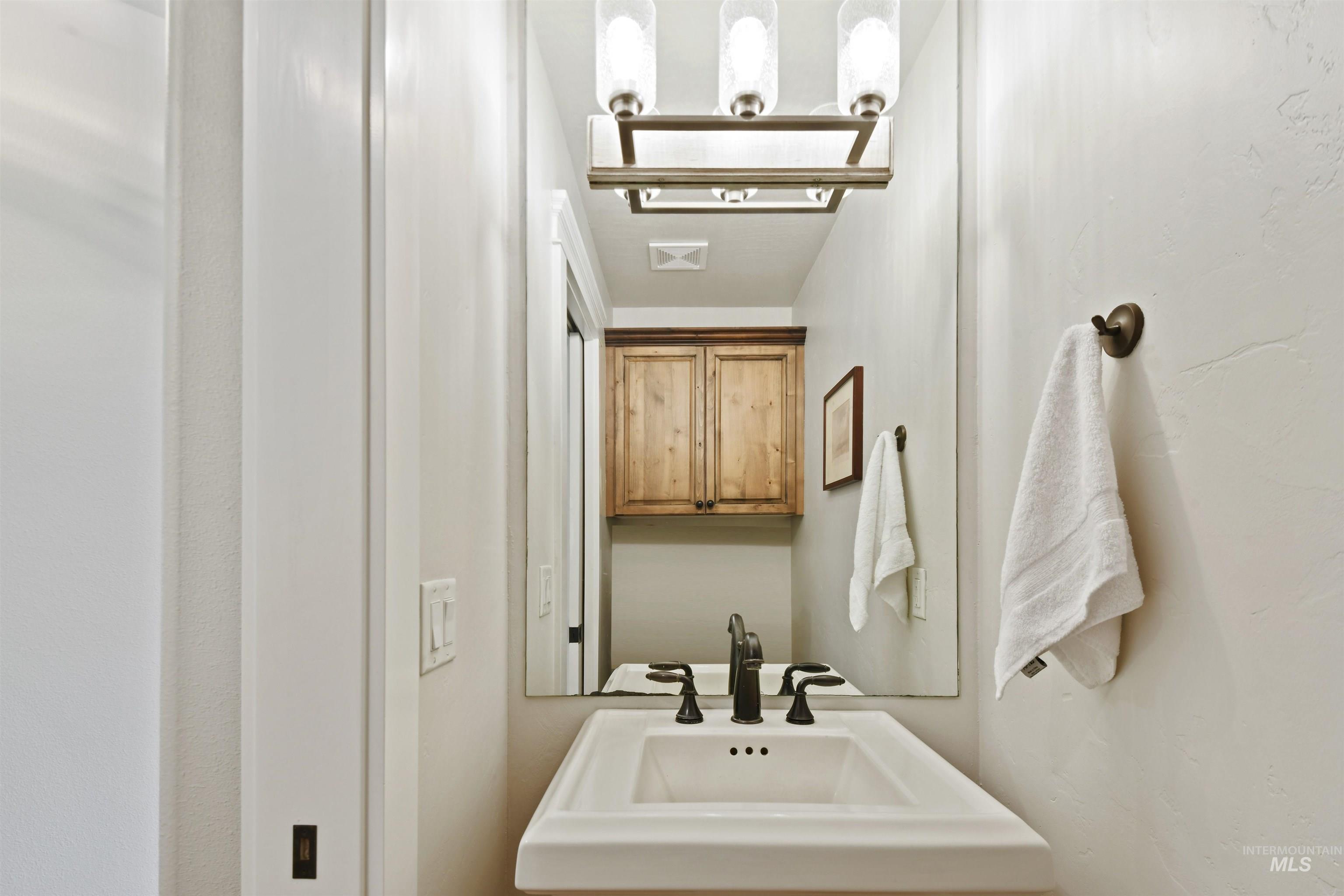 1363 E Village Green St