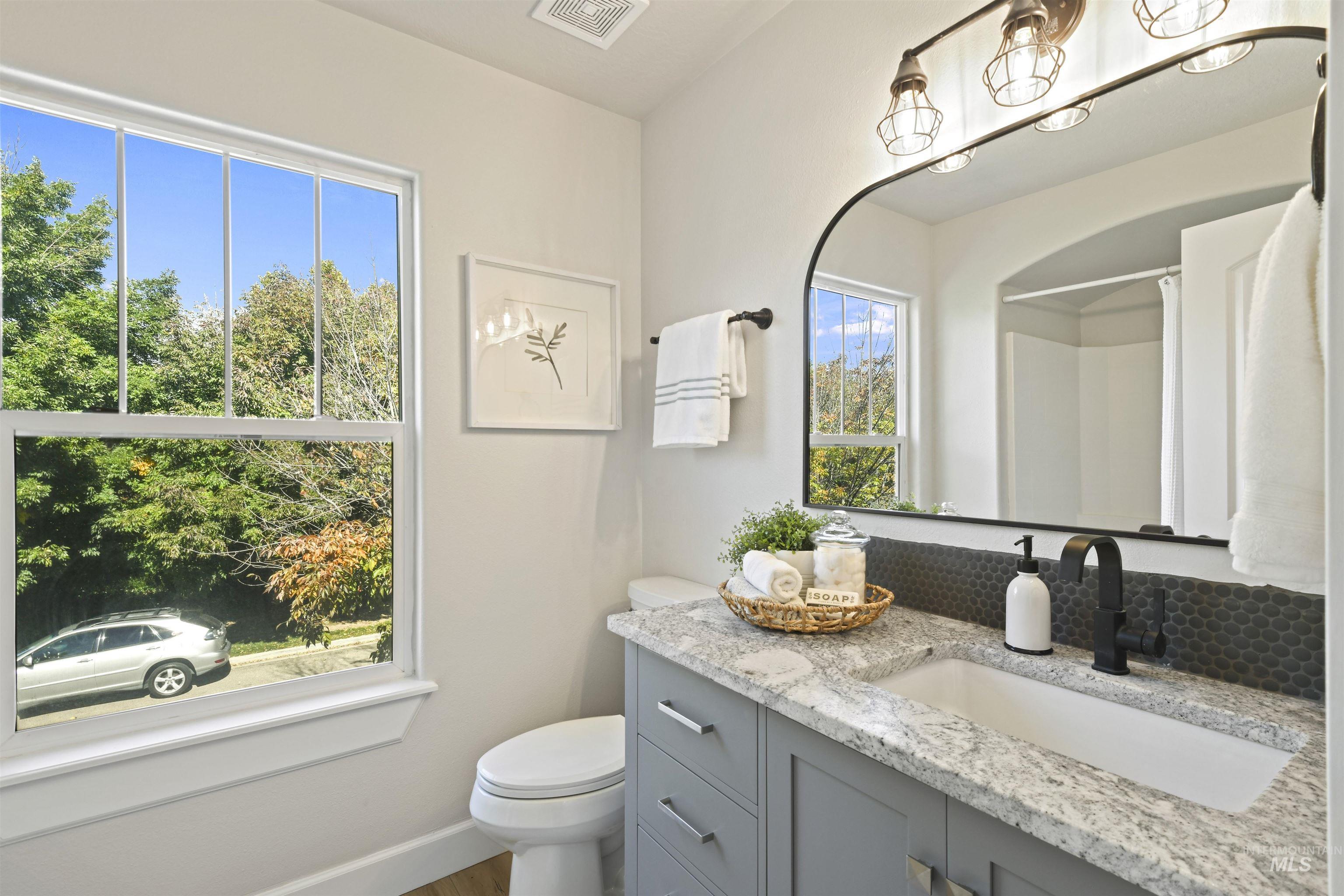 1363 E Village Green St