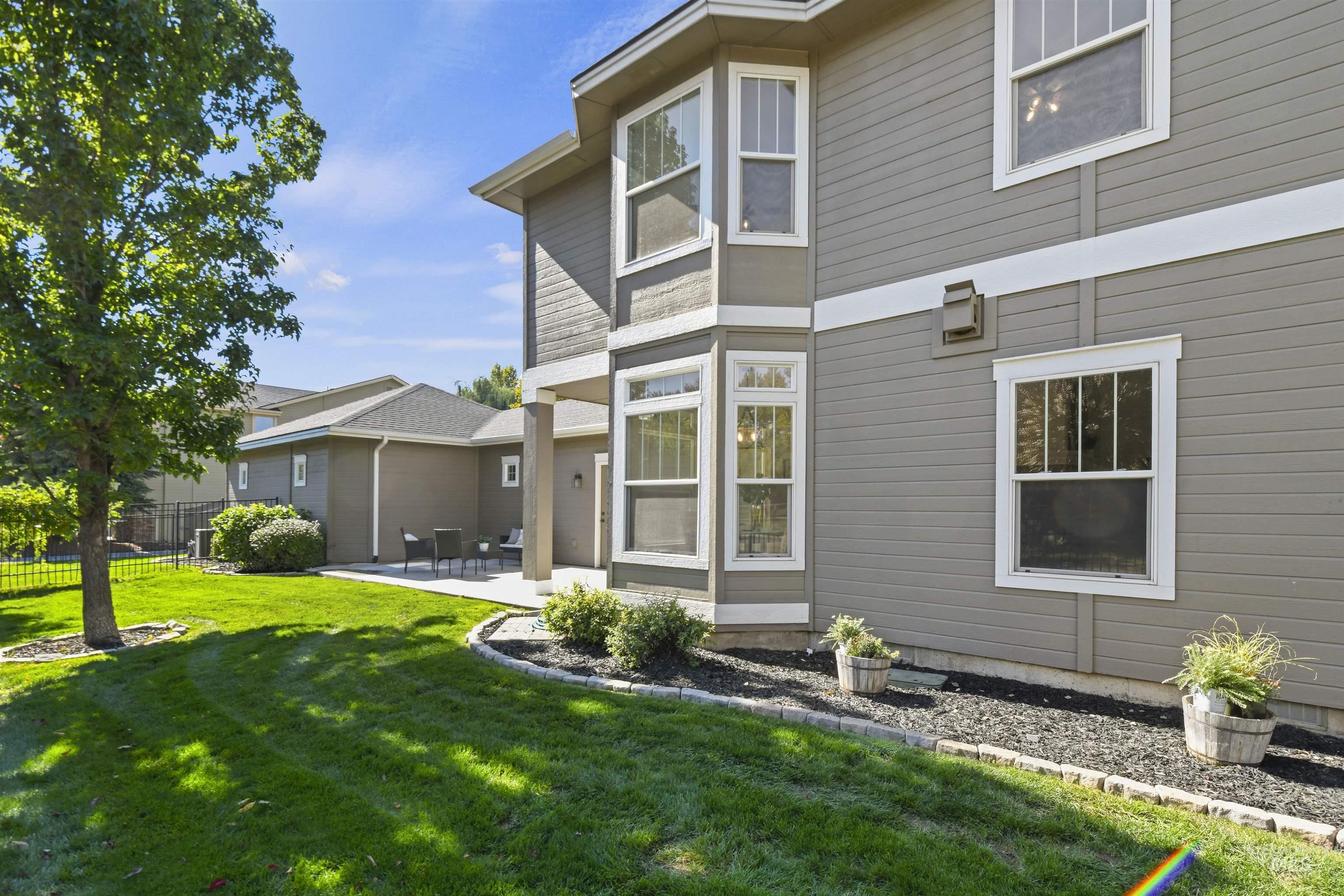 1363 E Village Green St