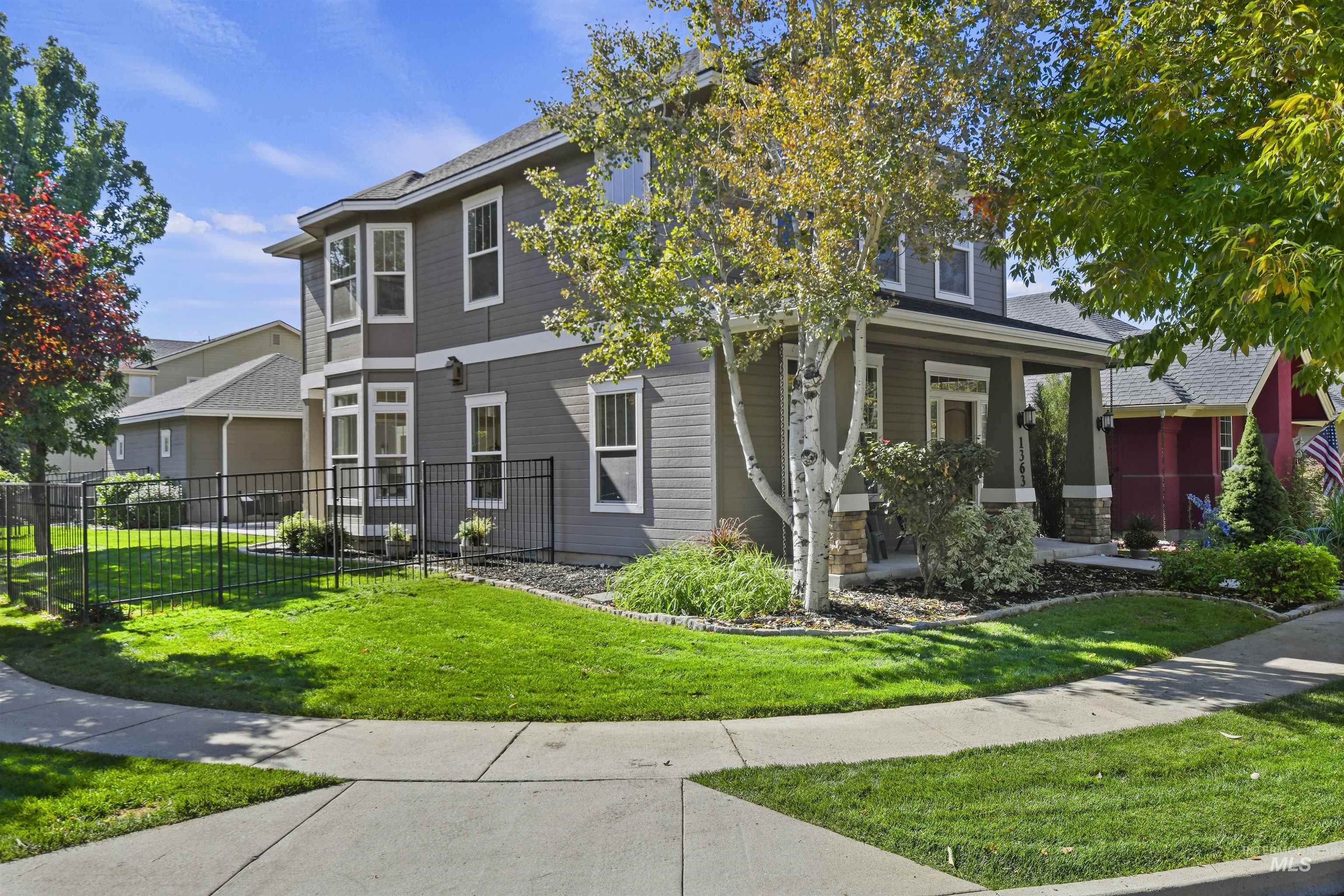 1363 E Village Green St