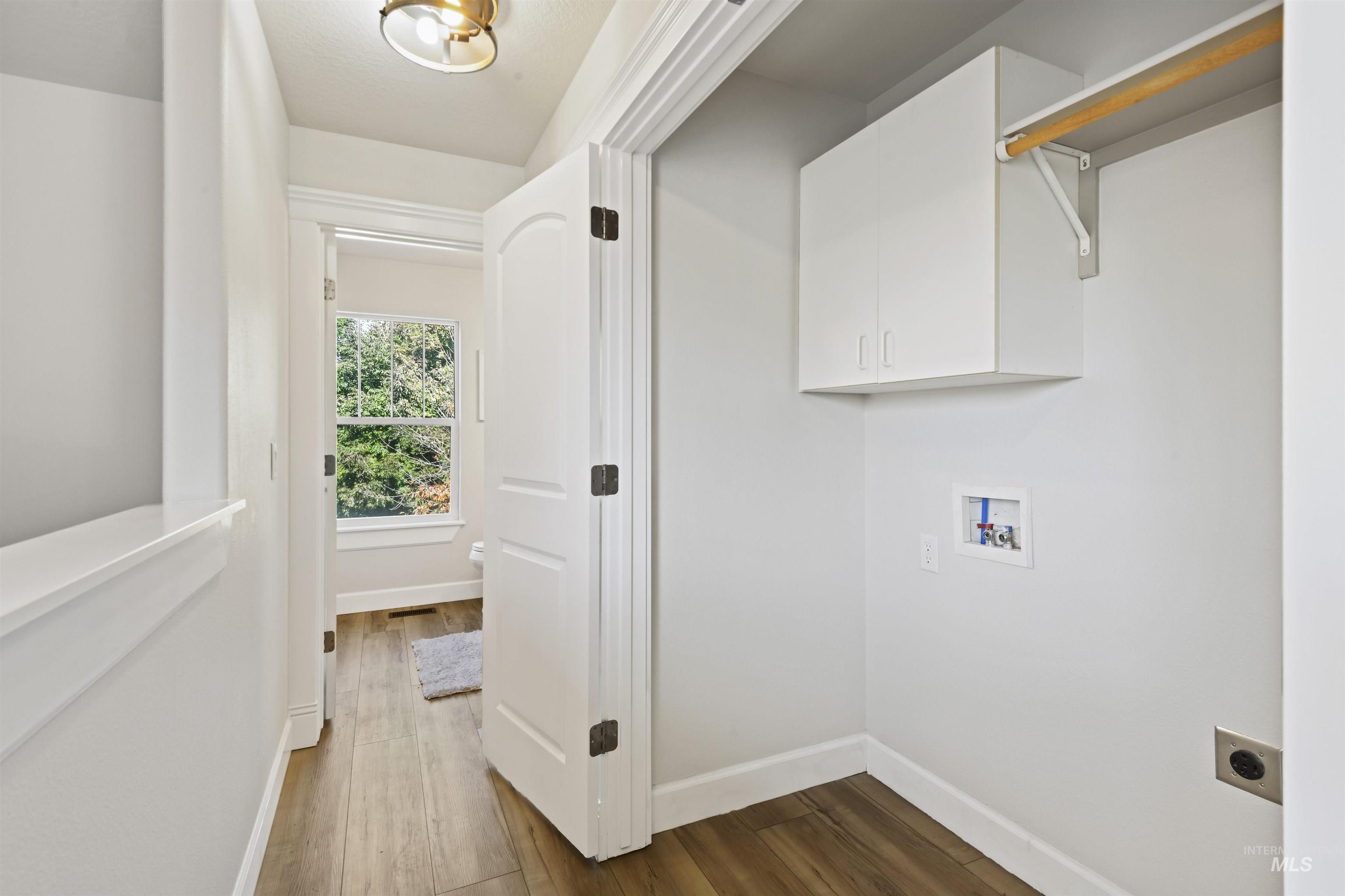 1363 E Village Green St