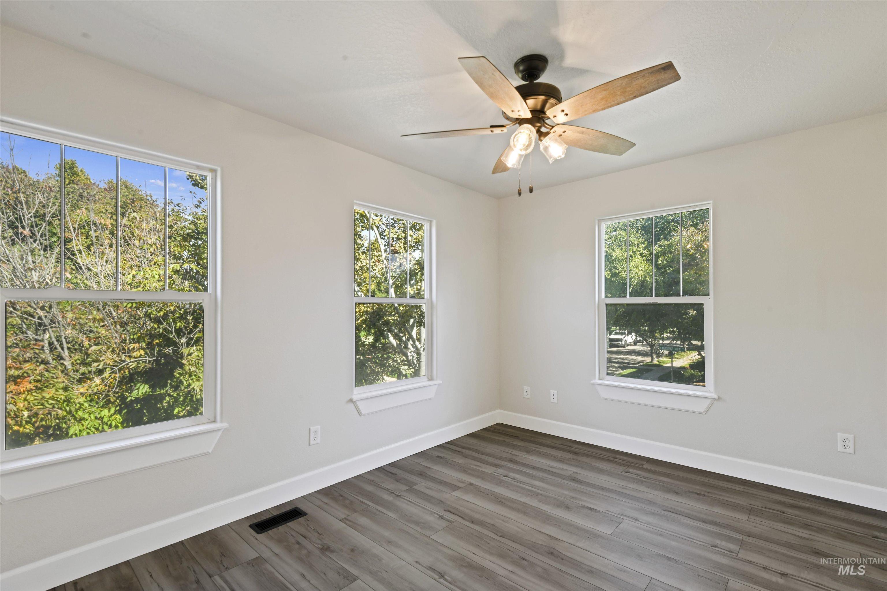 1363 E Village Green St