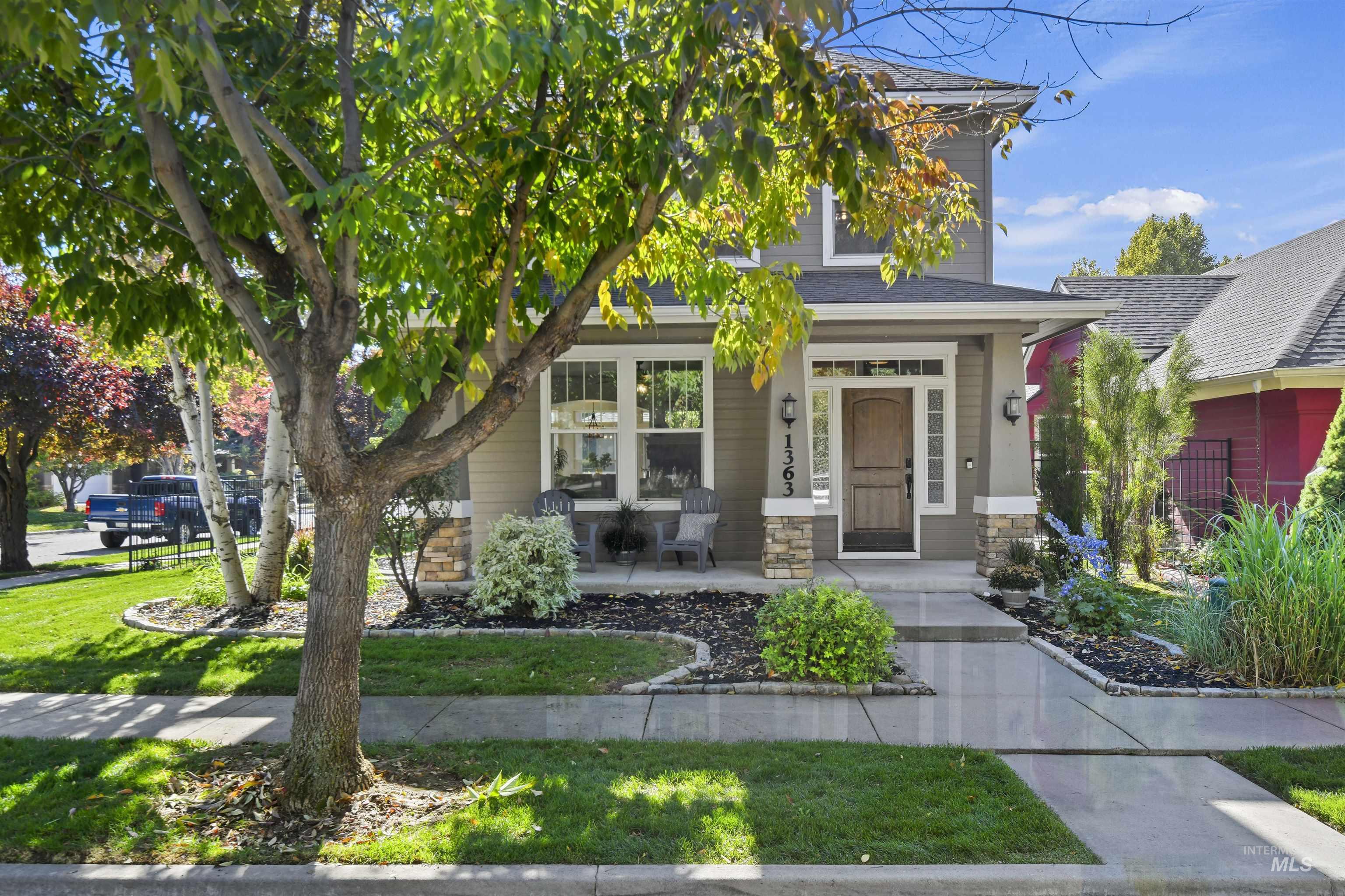 1363 E Village Green St