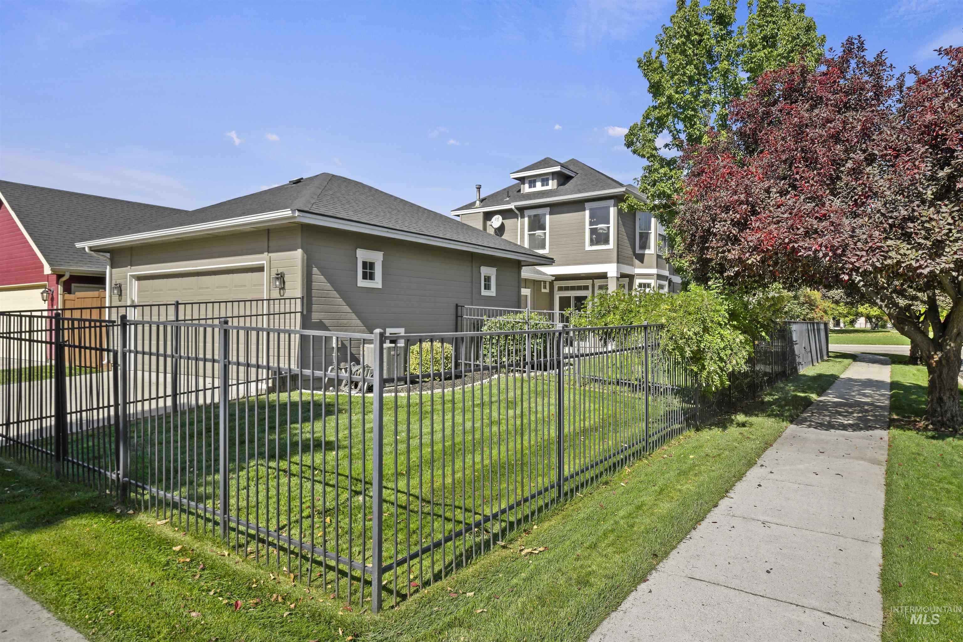 1363 E Village Green St