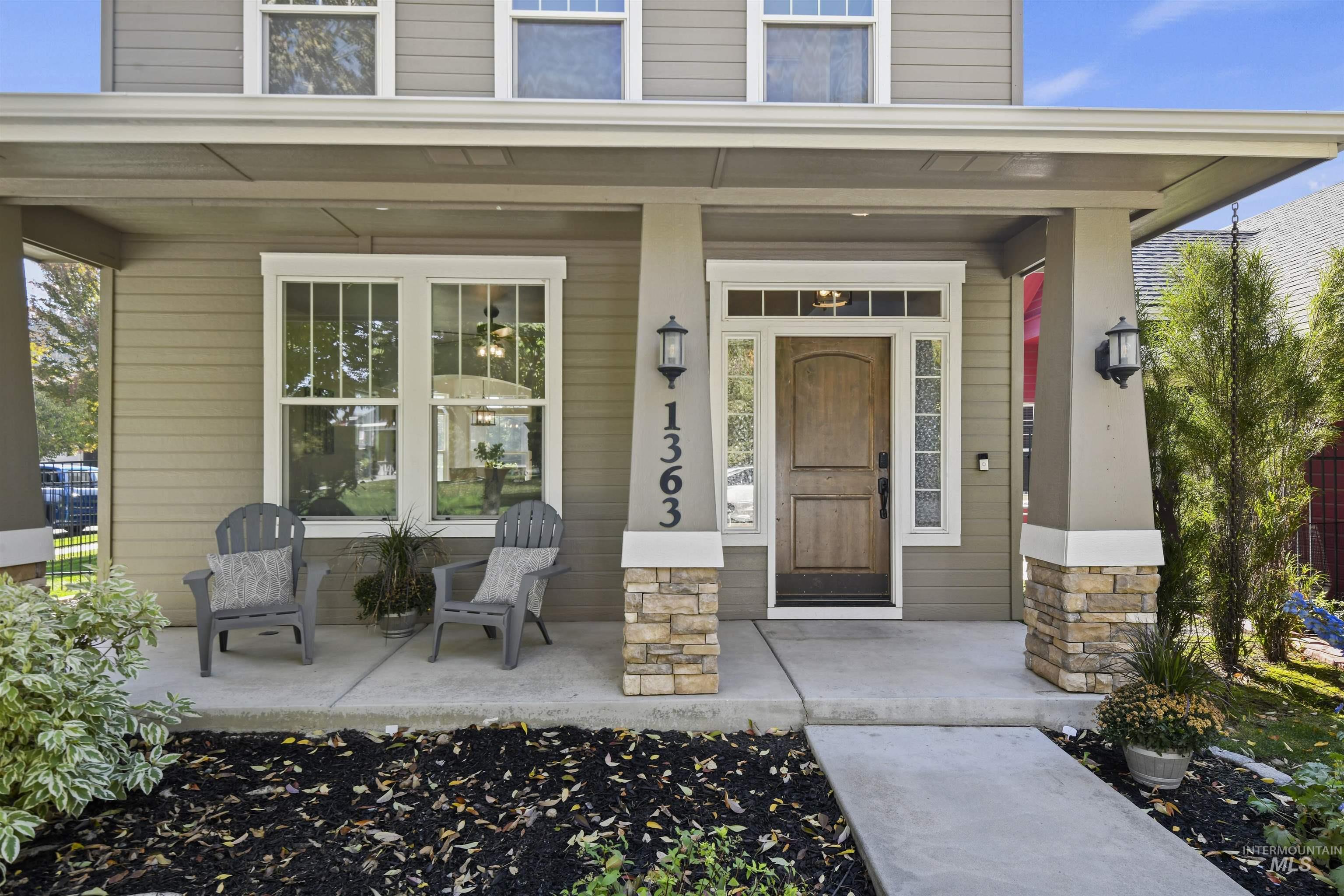 1363 E Village Green St