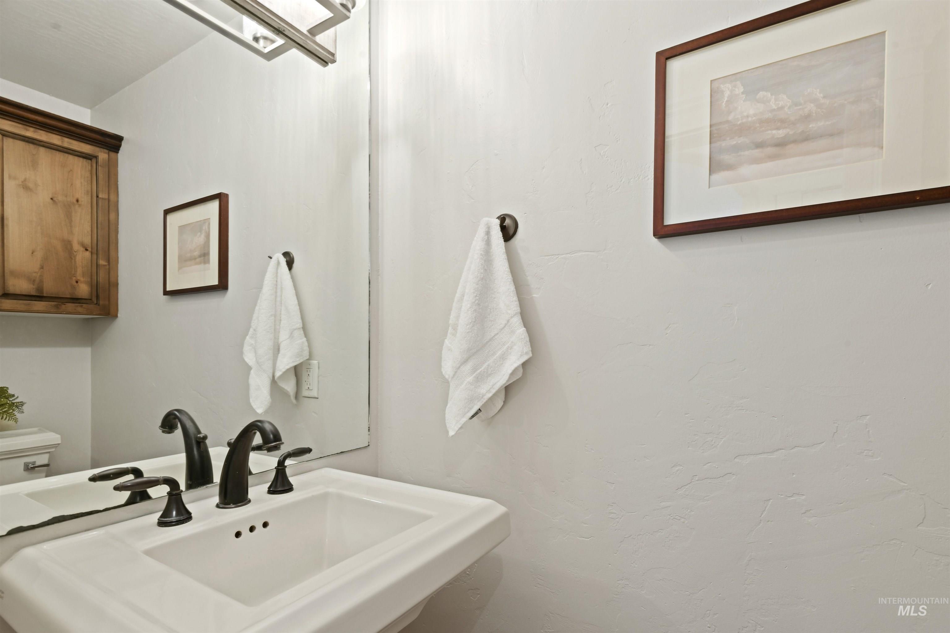 1363 E Village Green St