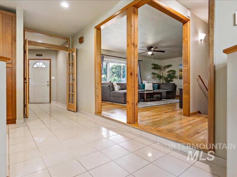 1923 E Bobs Drive
