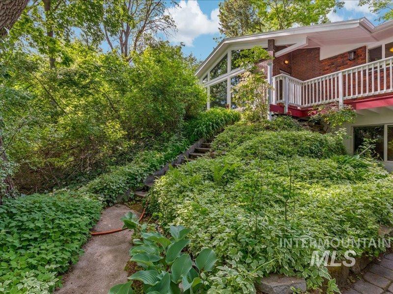 1923 E Bobs Drive