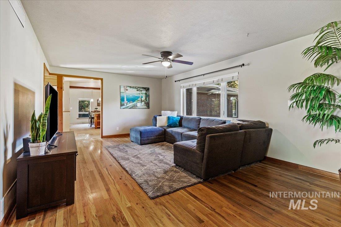 1923 E Bobs Drive