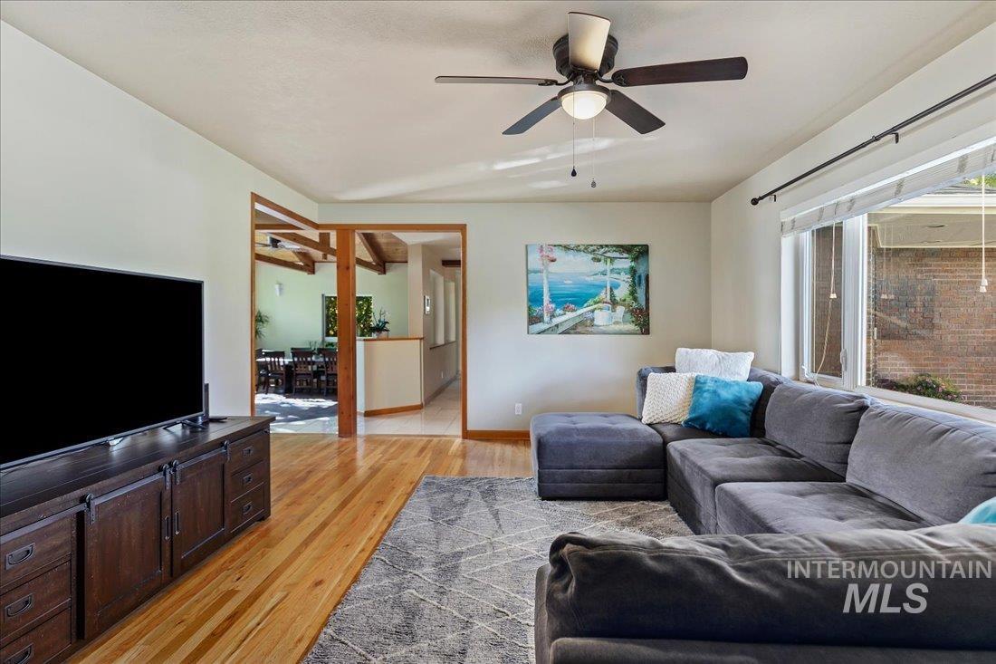 1923 E Bobs Drive