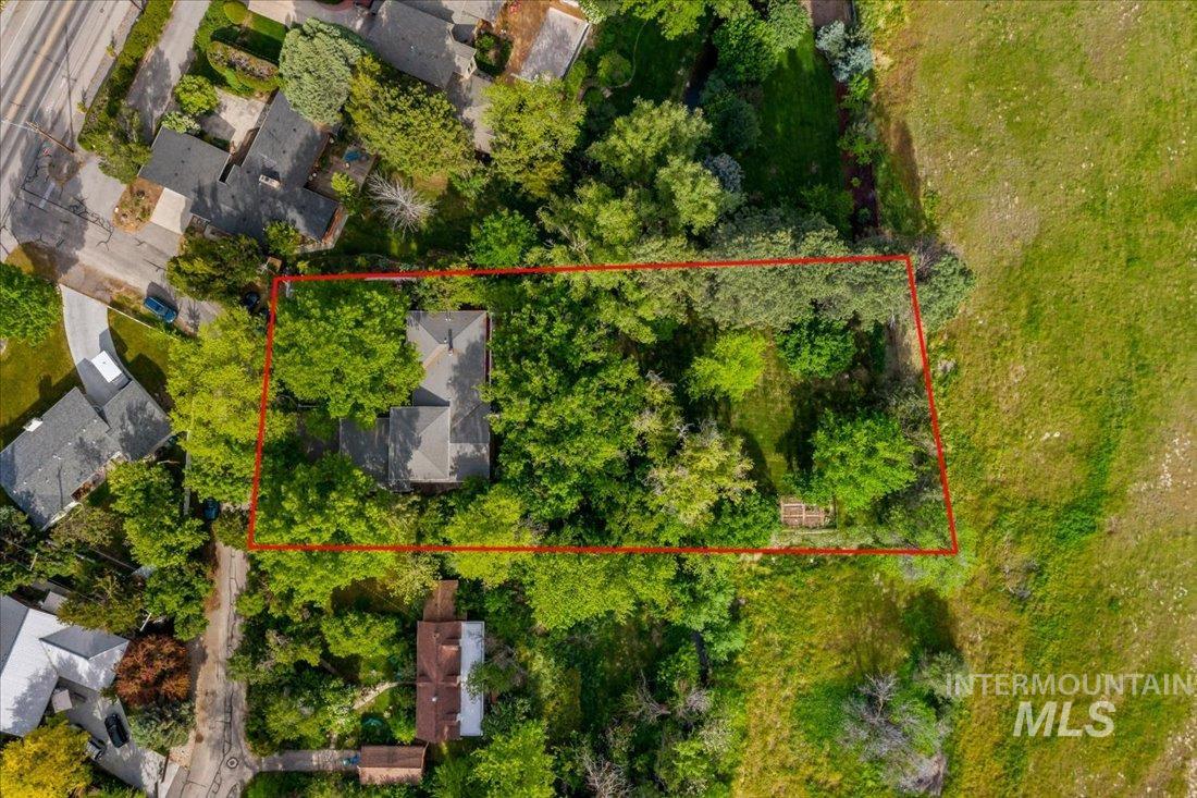 1923 E Bobs Drive