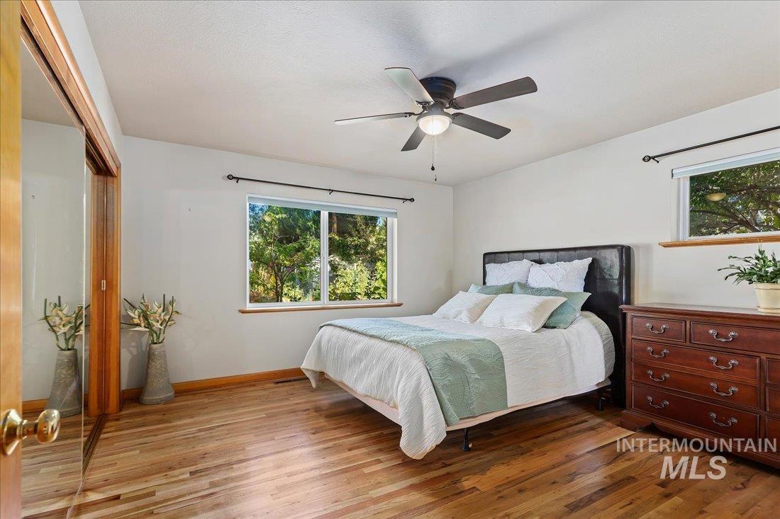 1923 E Bobs Drive