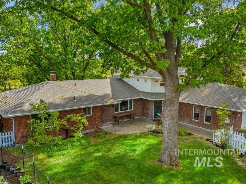 1923 E Bobs Drive