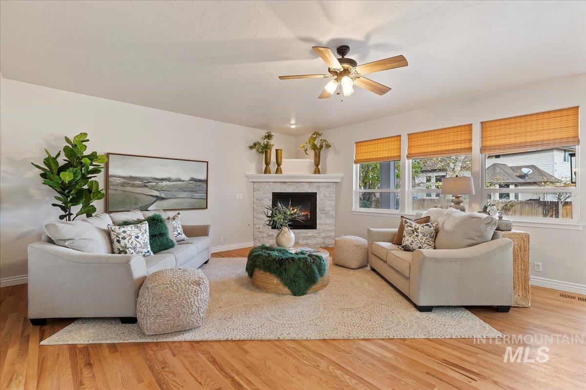 12824 W Roseglen Ct