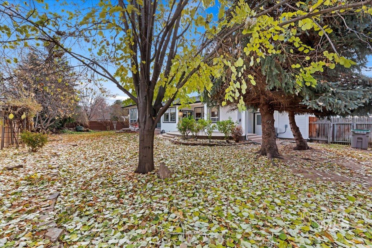 12824 W Roseglen Ct