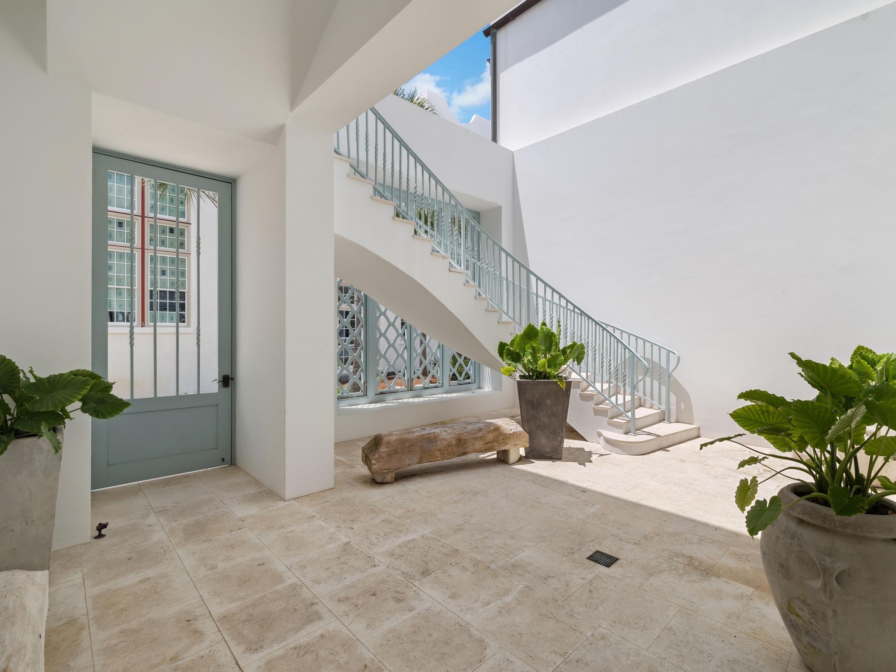 13 La Garza Ct