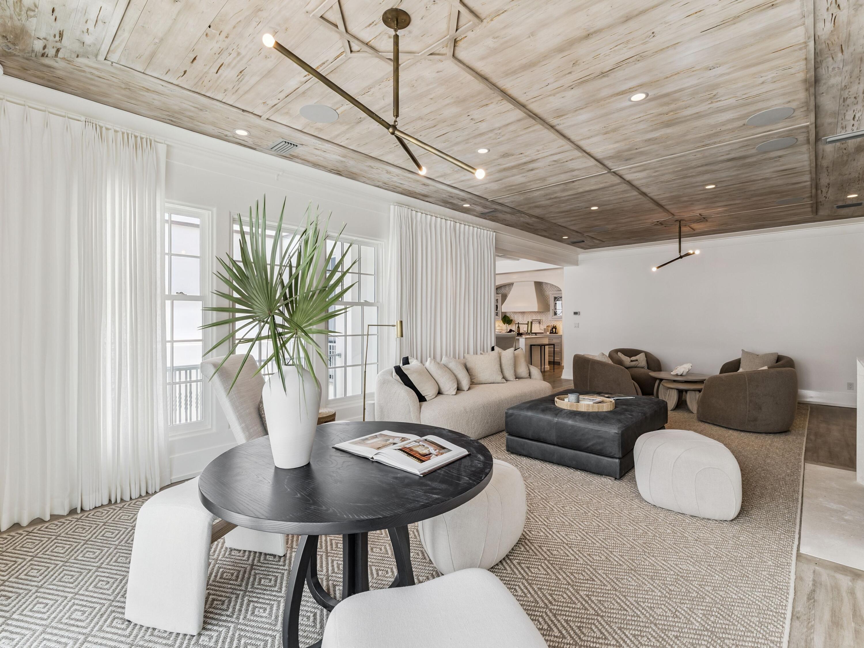 13 La Garza Ct