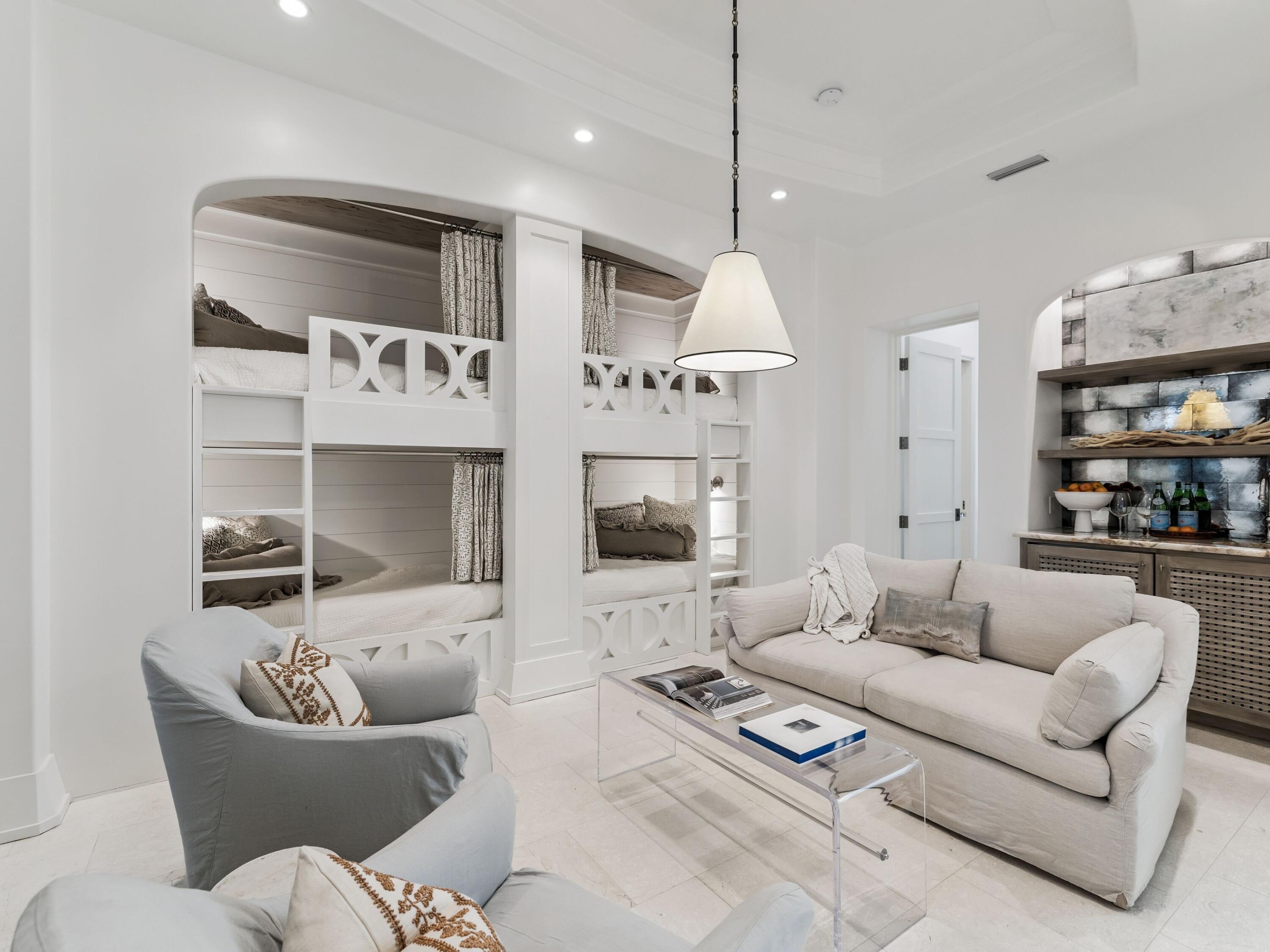 13 La Garza Ct