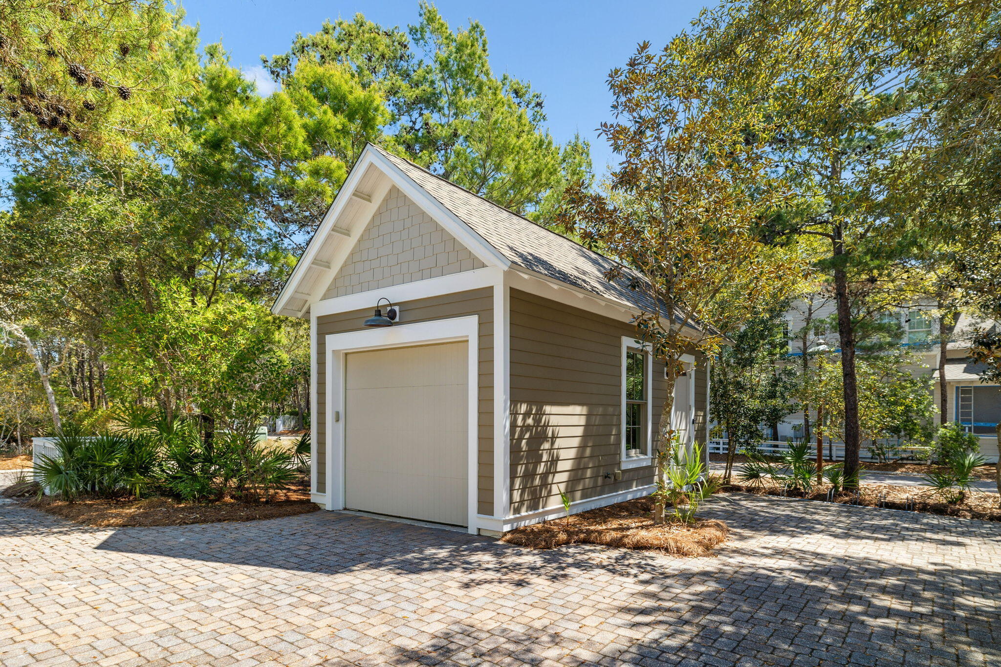 9 W Salt Box Lane