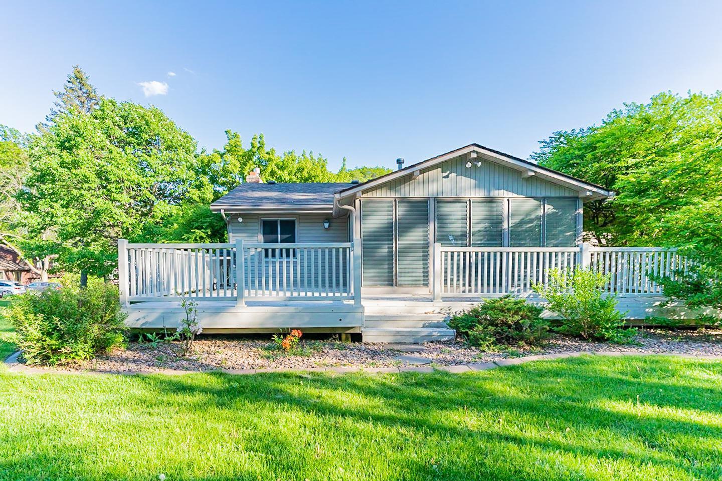 3319 Red Oak Circle S