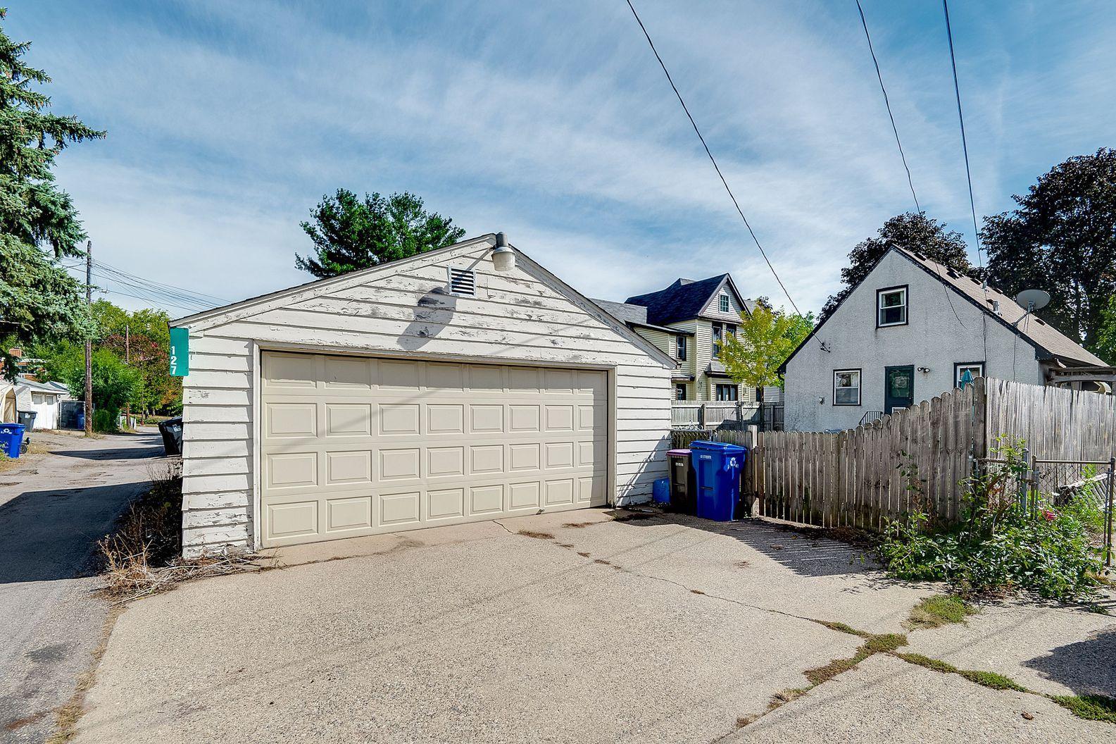 127 Cook Avenue E