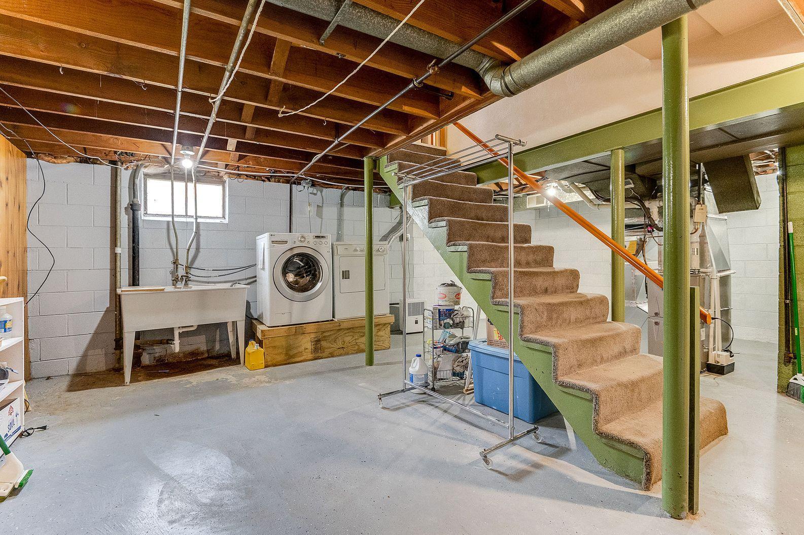 127 Cook Avenue E
