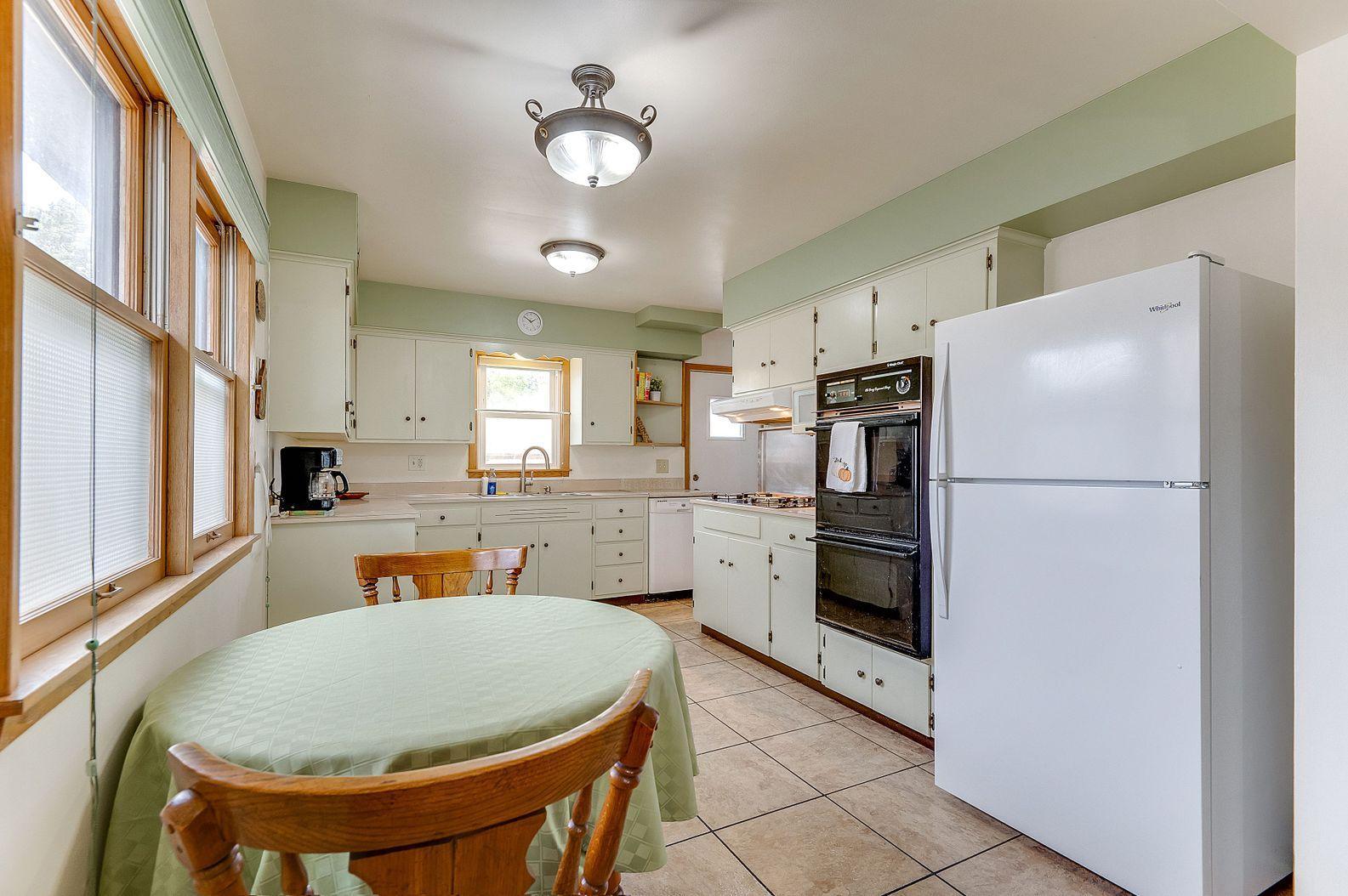 127 Cook Avenue E