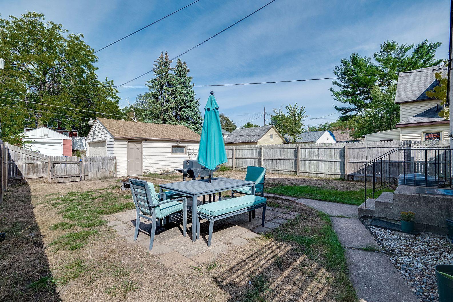 127 Cook Avenue E