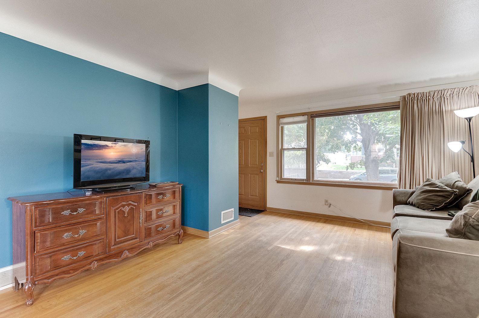 127 Cook Avenue E