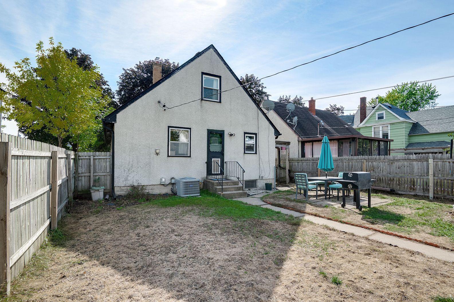 127 Cook Avenue E