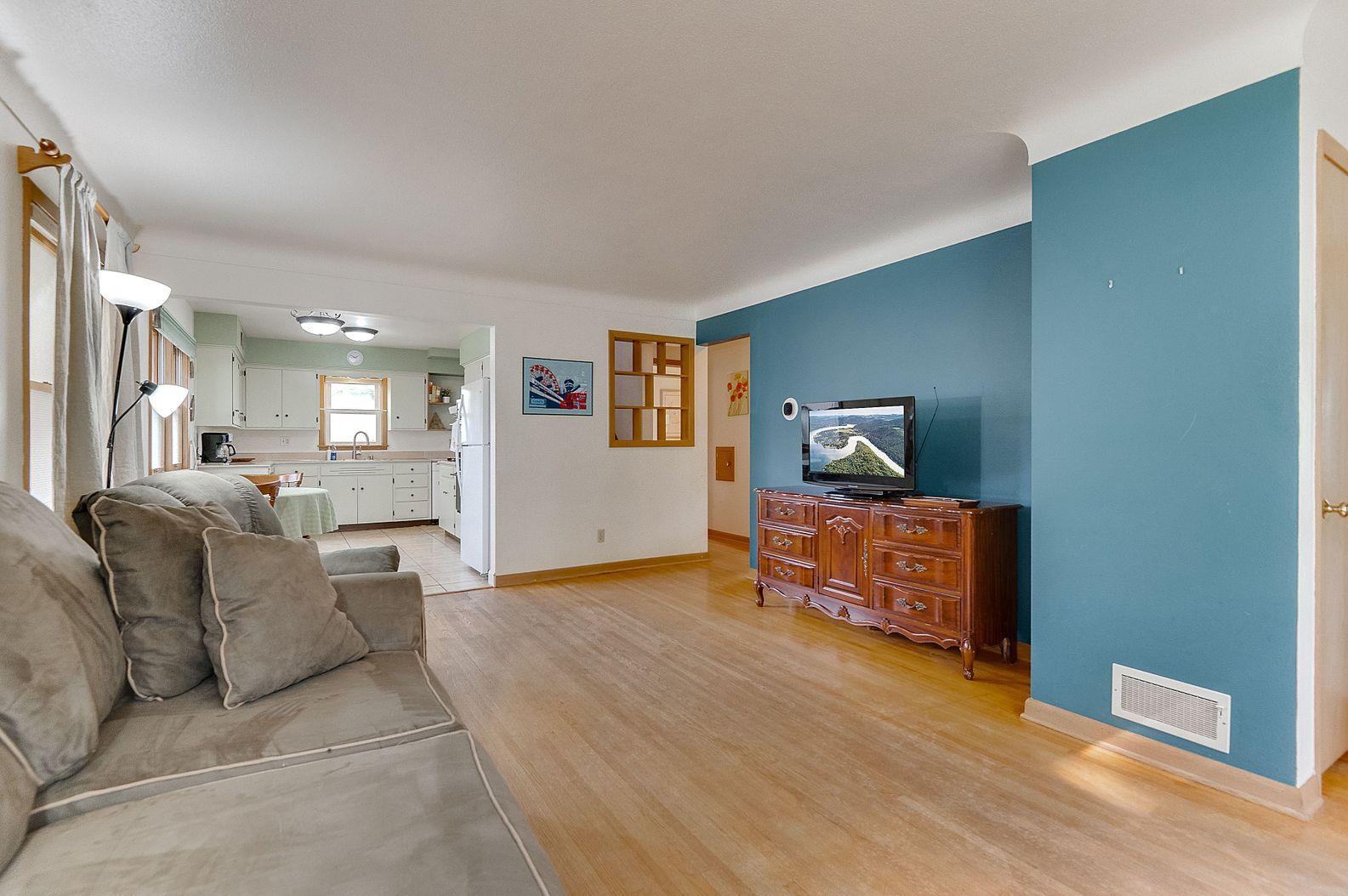 127 Cook Avenue E