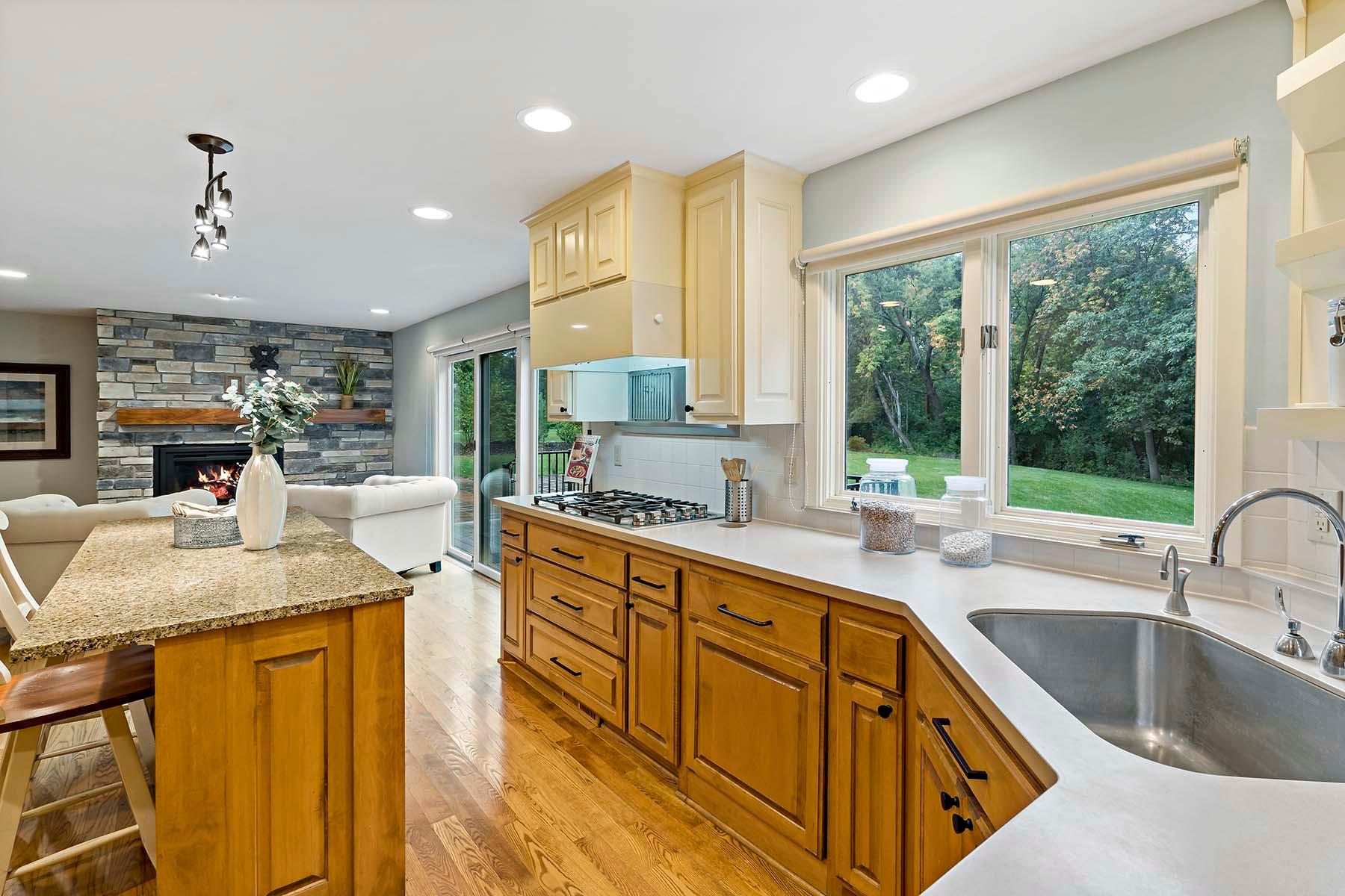 2833 Mayfield Road