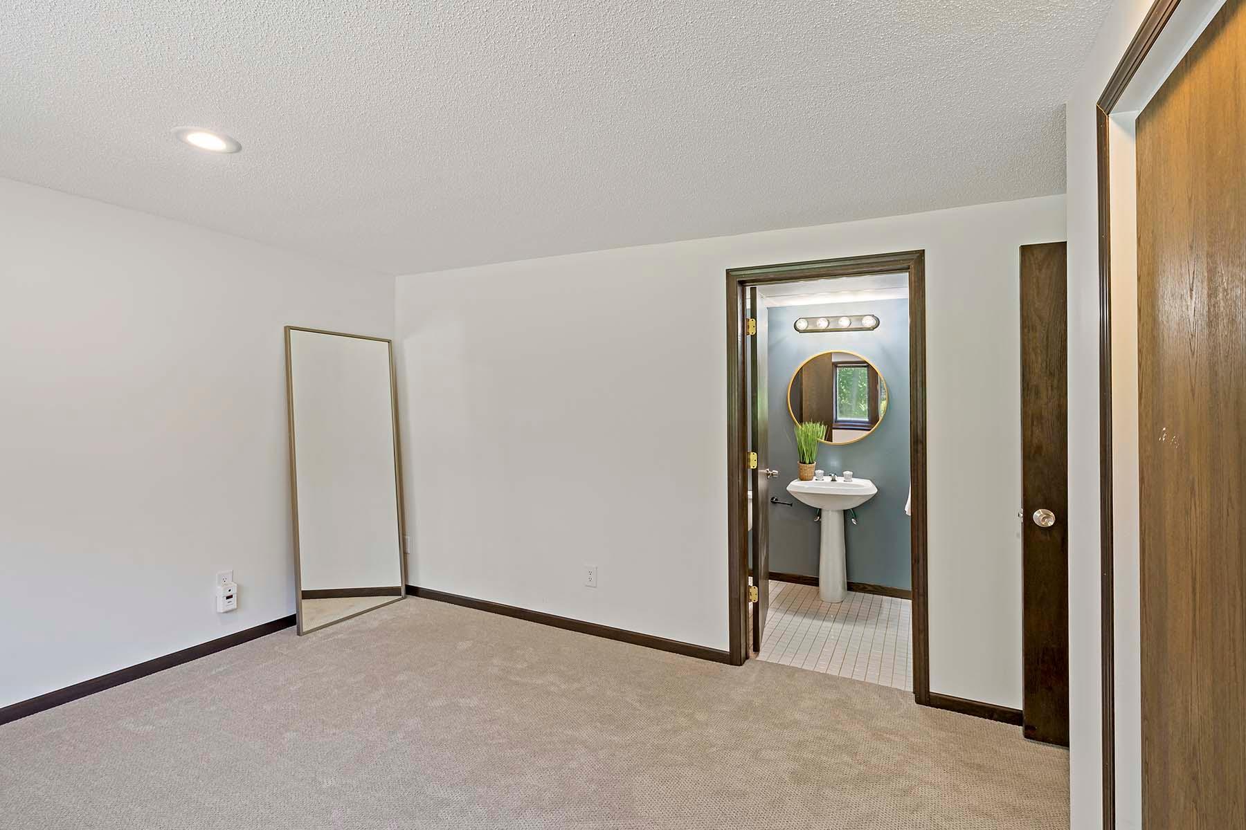 2833 Mayfield Road