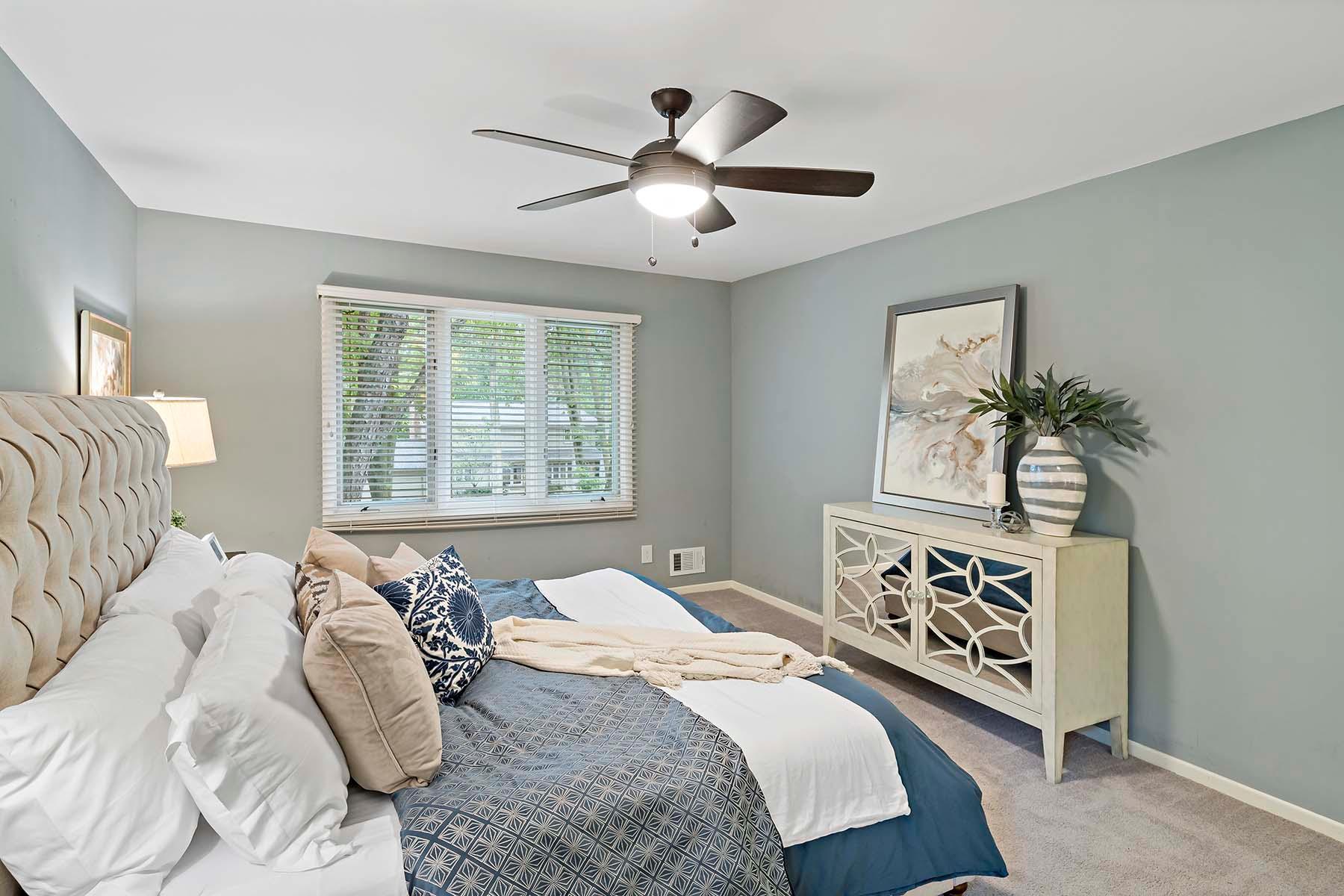2833 Mayfield Road