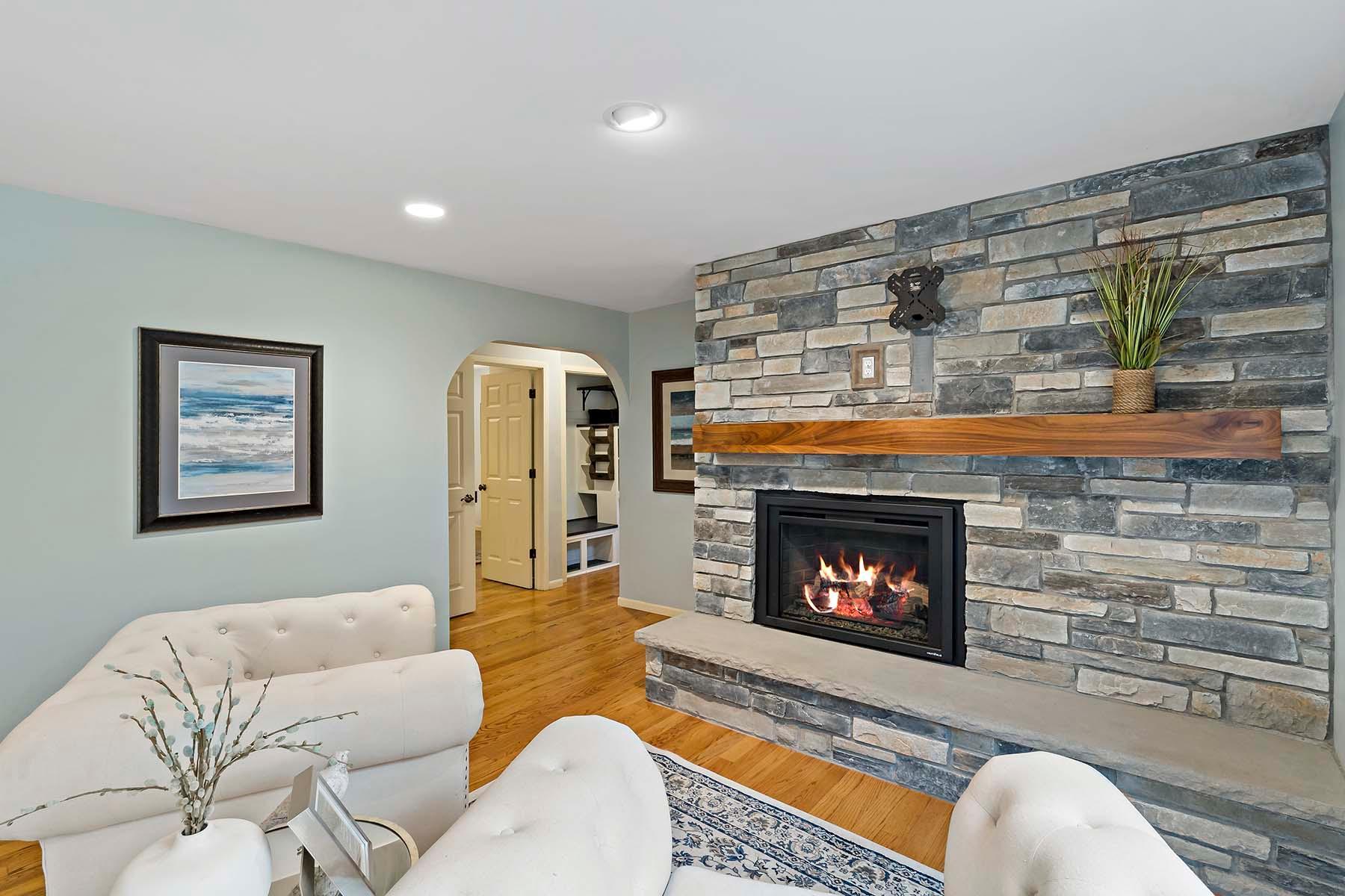 2833 Mayfield Road